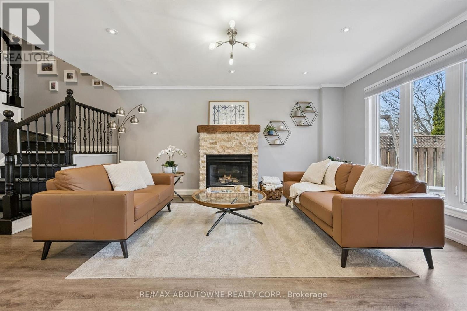 












395 MAIDSTONE CRESCENT

,
Oakville (GA Glen Abbey),




Ontario
L6M1C1

