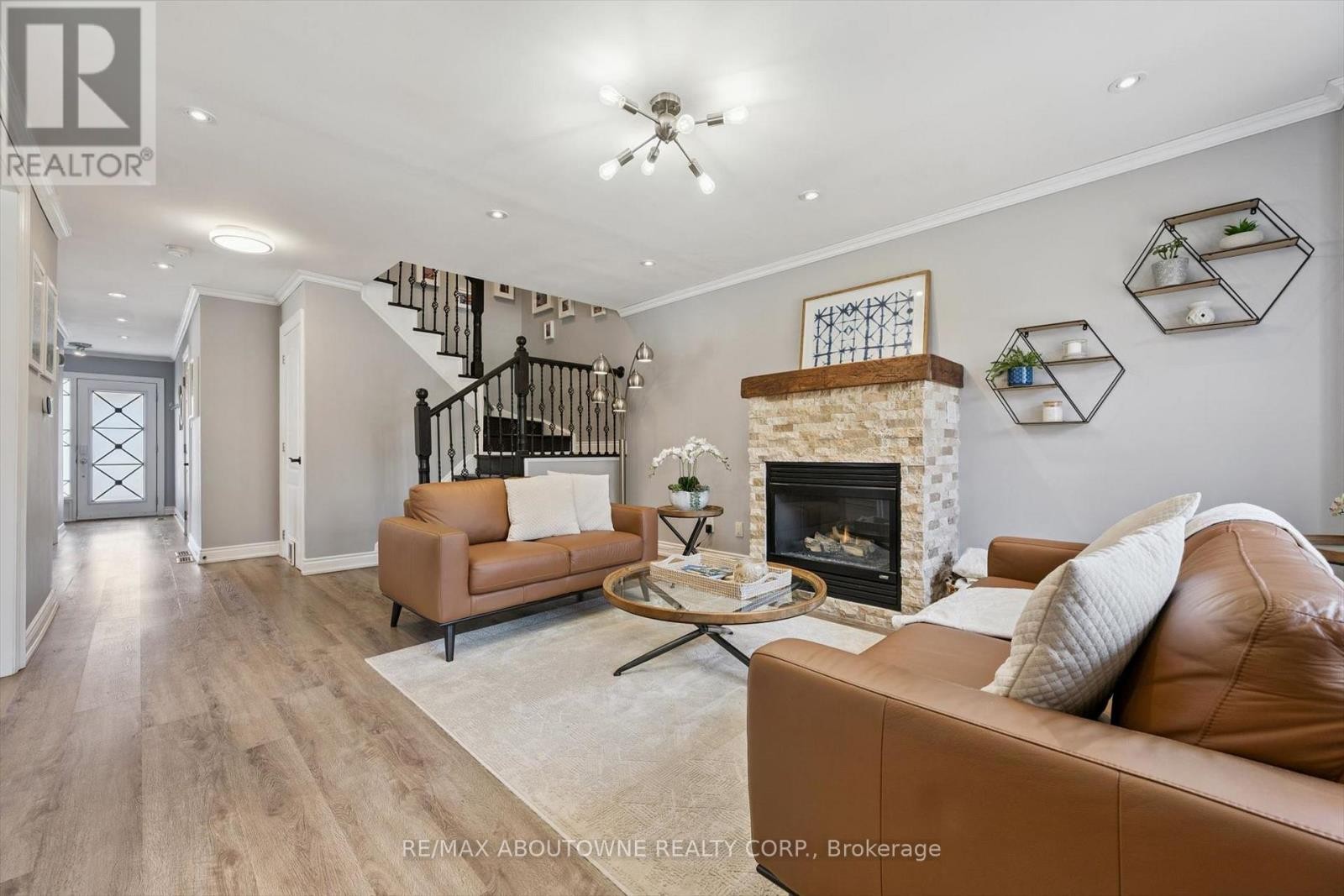 












395 MAIDSTONE CRESCENT

,
Oakville (GA Glen Abbey),




Ontario
L6M1C1

