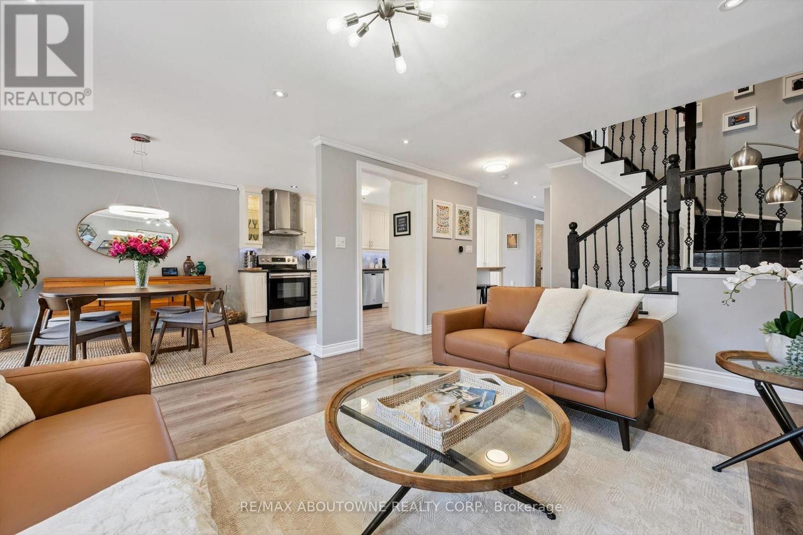 












395 MAIDSTONE CRESCENT

,
Oakville (GA Glen Abbey),




Ontario
L6M1C1

