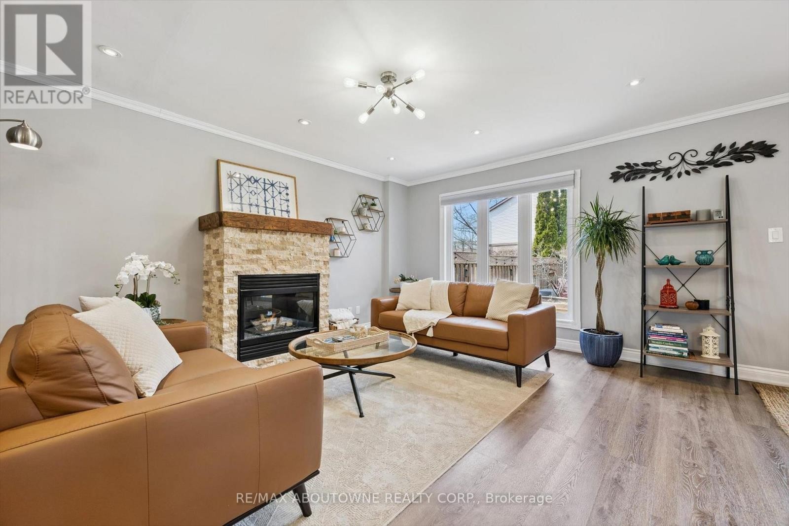 












395 MAIDSTONE CRESCENT

,
Oakville (GA Glen Abbey),




Ontario
L6M1C1


