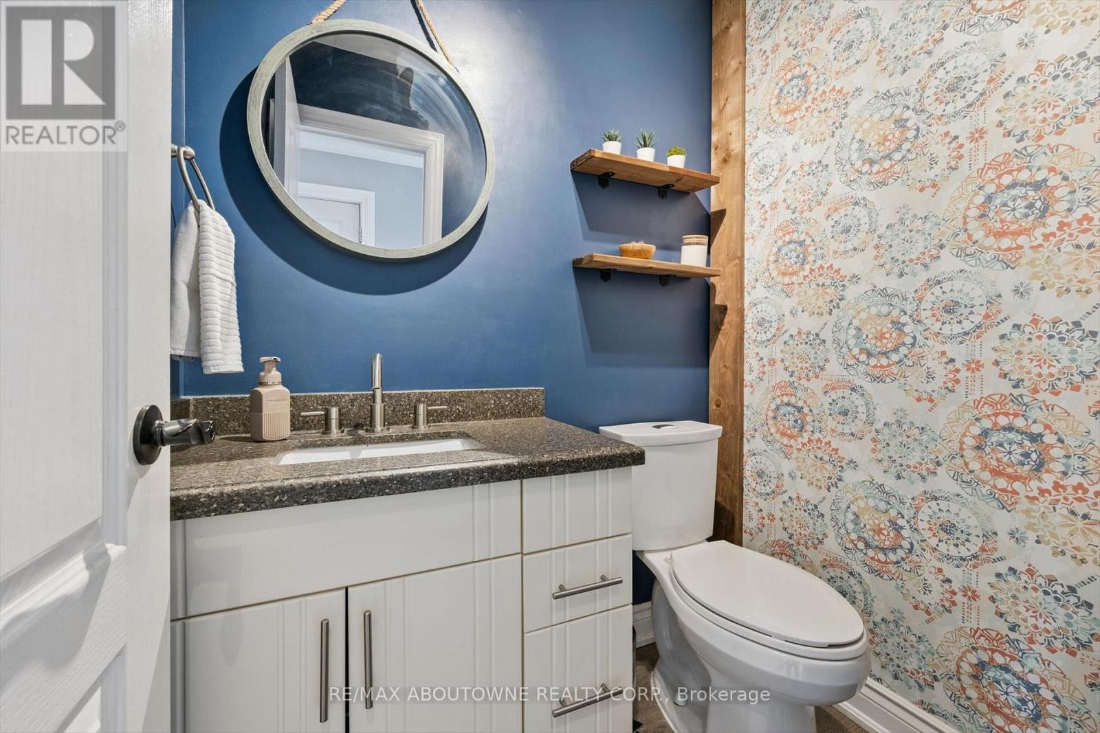 












395 MAIDSTONE CRESCENT

,
Oakville (GA Glen Abbey),




Ontario
L6M1C1

