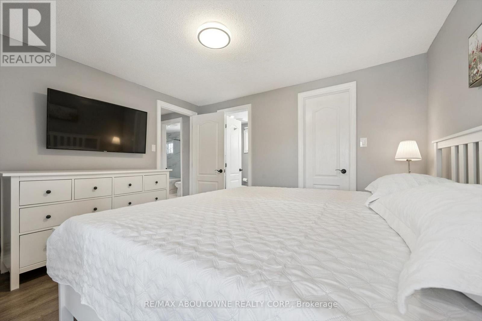 












395 MAIDSTONE CRESCENT

,
Oakville (GA Glen Abbey),




Ontario
L6M1C1

