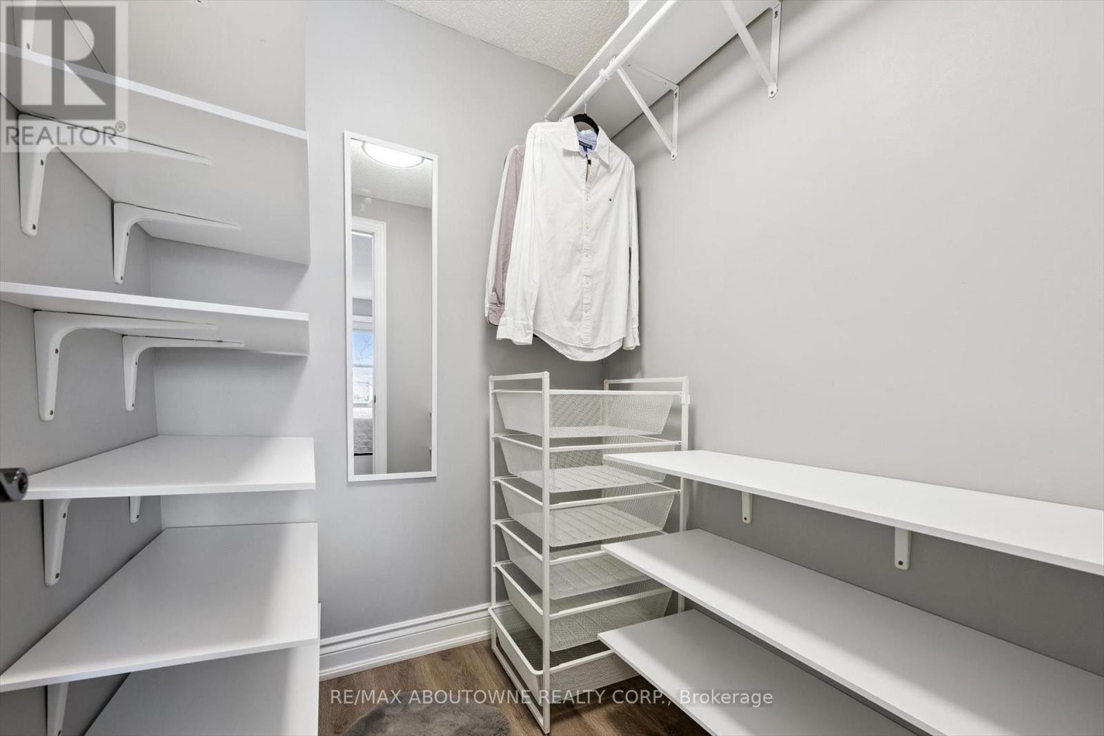 












395 MAIDSTONE CRESCENT

,
Oakville (GA Glen Abbey),




Ontario
L6M1C1


