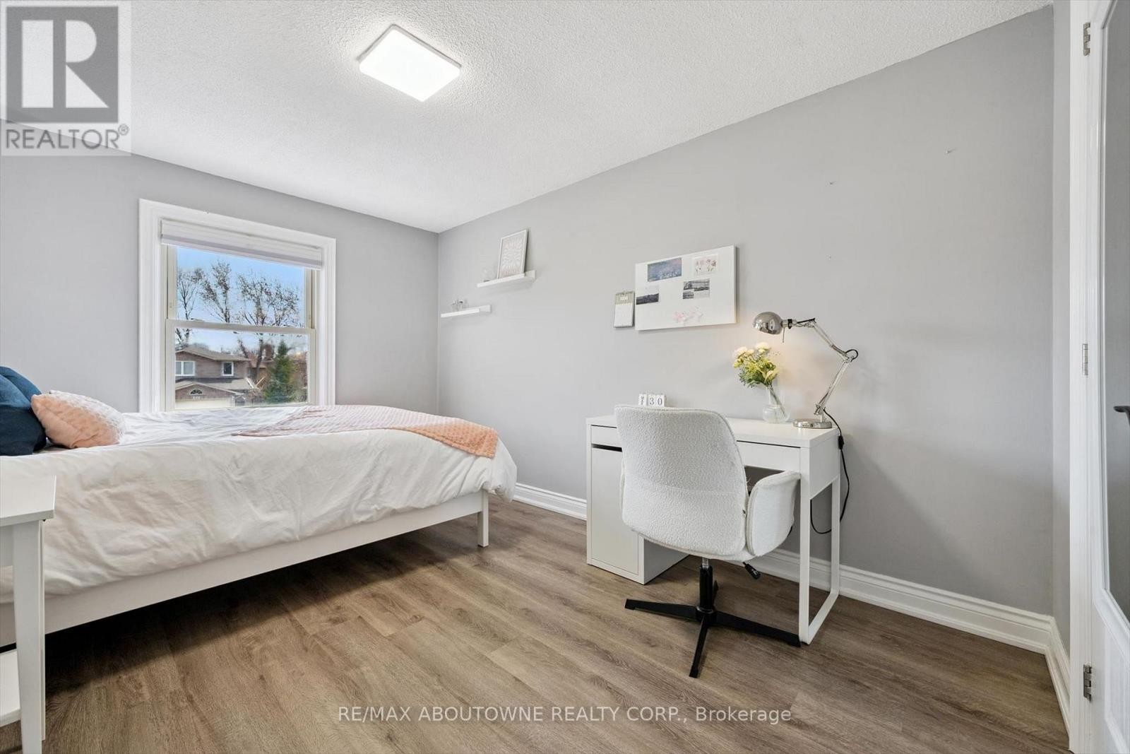 












395 MAIDSTONE CRESCENT

,
Oakville (GA Glen Abbey),




Ontario
L6M1C1

