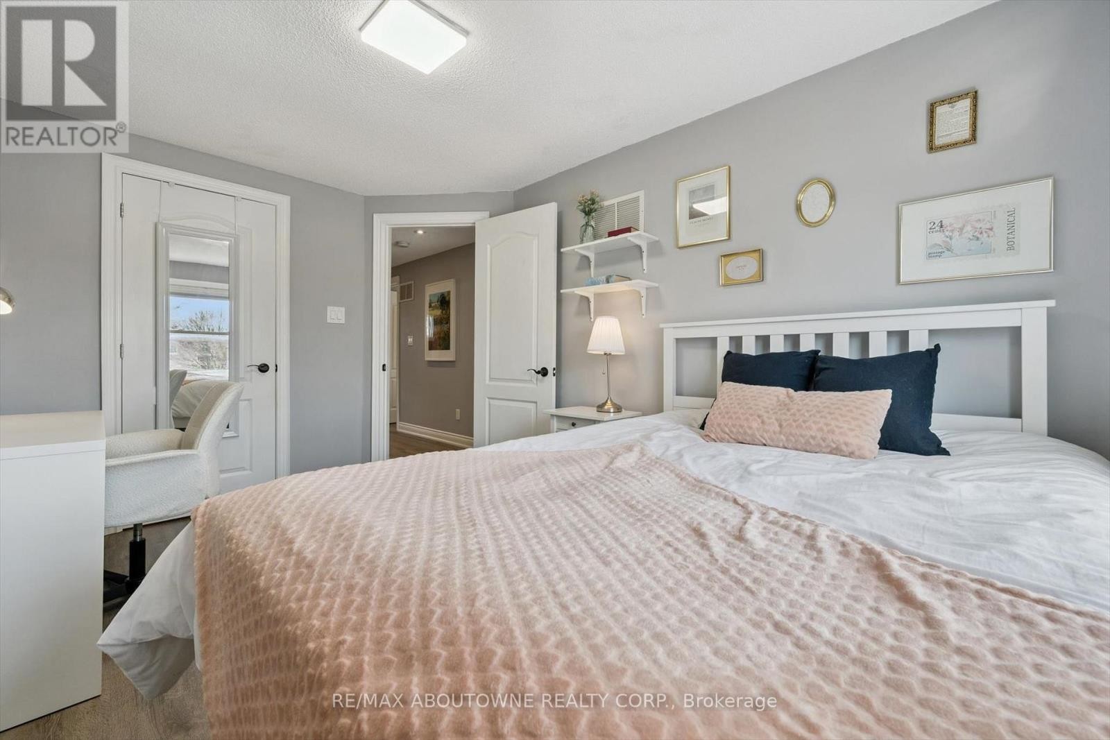 












395 MAIDSTONE CRESCENT

,
Oakville (GA Glen Abbey),




Ontario
L6M1C1


