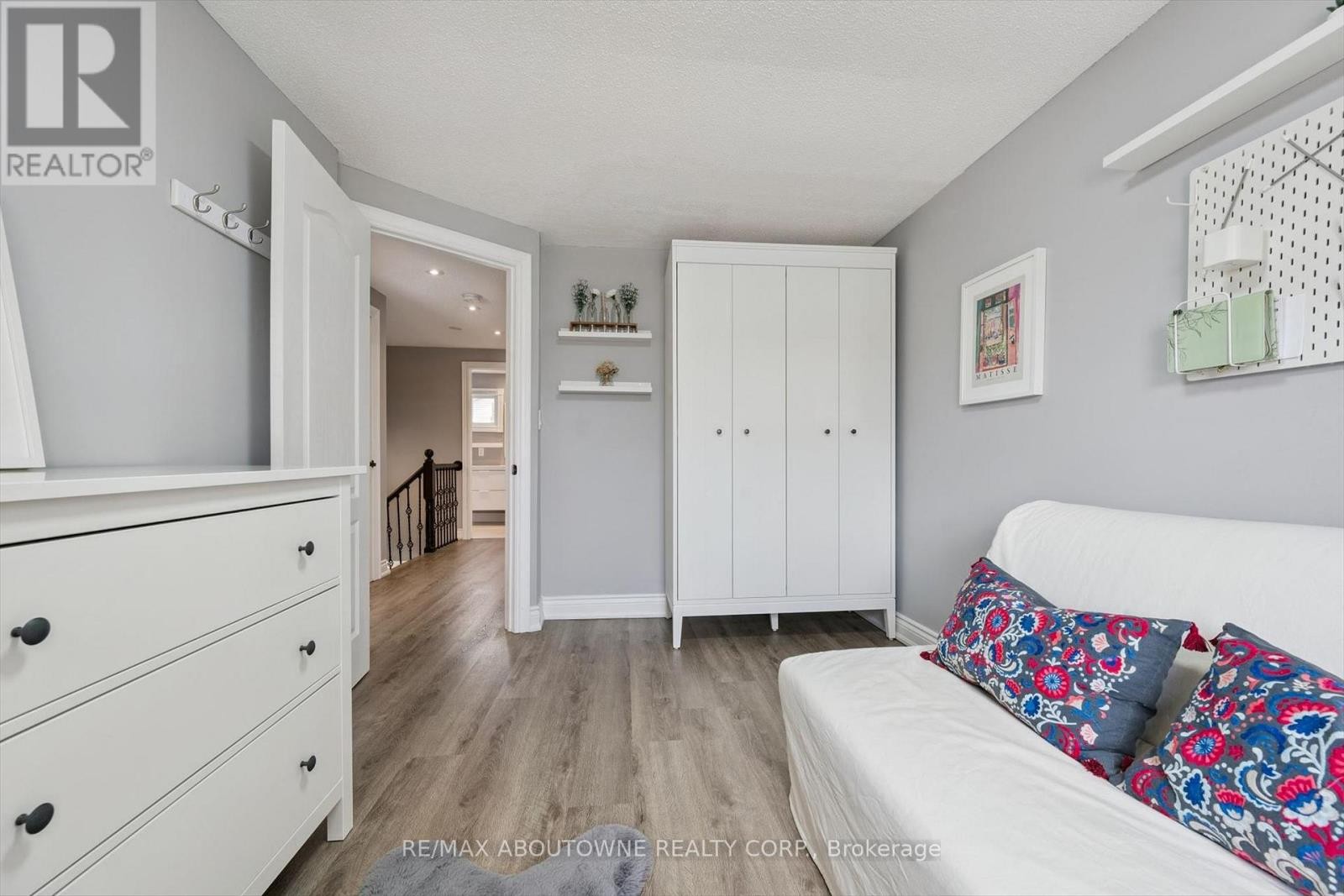 












395 MAIDSTONE CRESCENT

,
Oakville (GA Glen Abbey),




Ontario
L6M1C1

