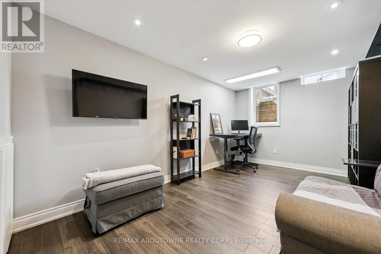 












395 MAIDSTONE CRESCENT

,
Oakville (GA Glen Abbey),




Ontario
L6M1C1

