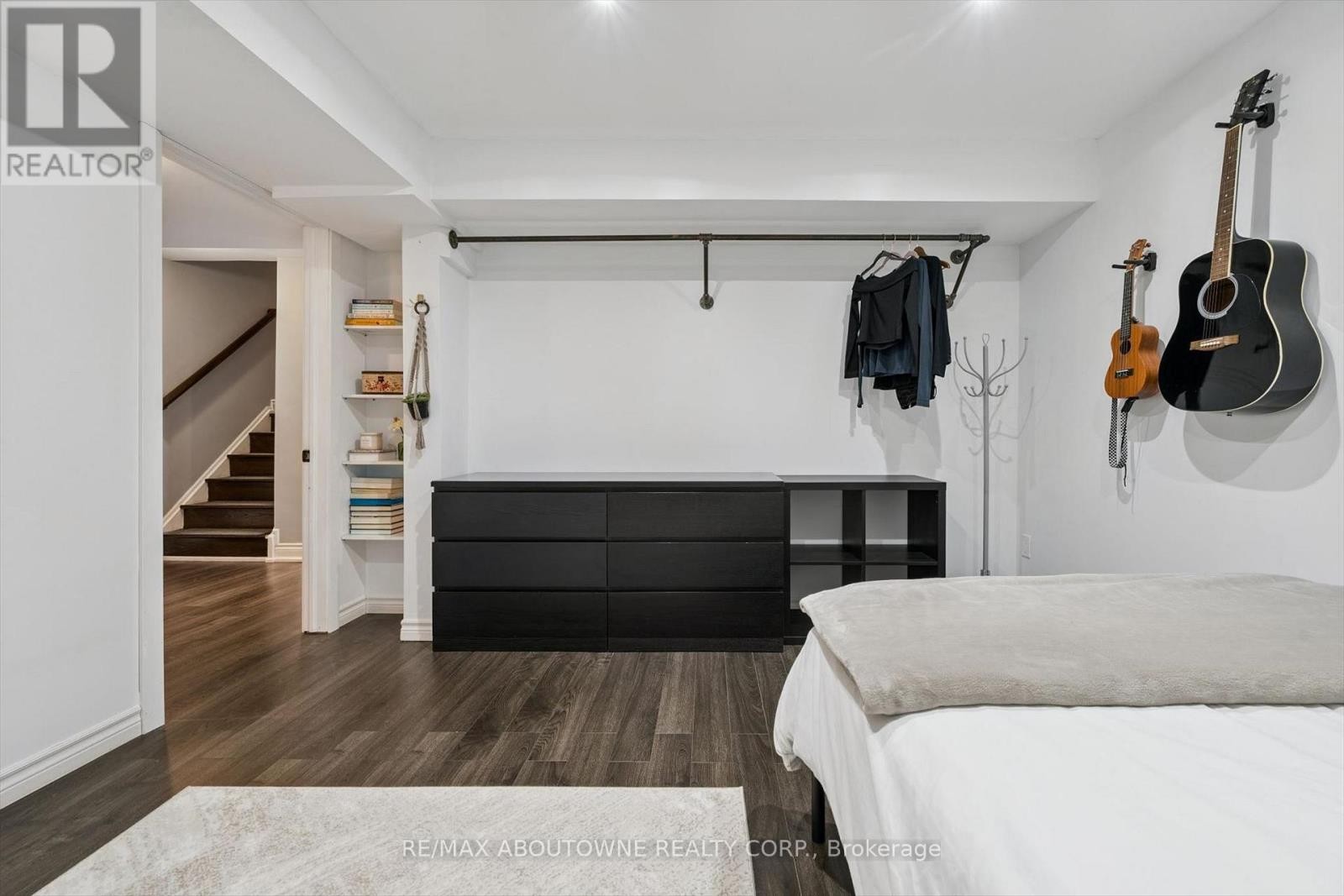 












395 MAIDSTONE CRESCENT

,
Oakville (GA Glen Abbey),




Ontario
L6M1C1

