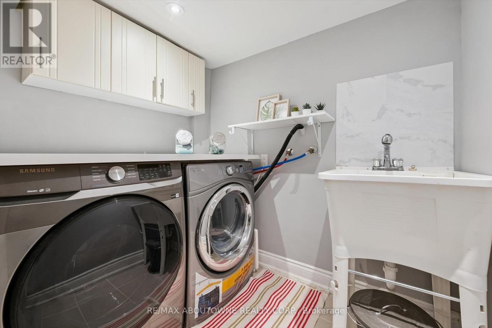 












395 MAIDSTONE CRESCENT

,
Oakville (GA Glen Abbey),




Ontario
L6M1C1

