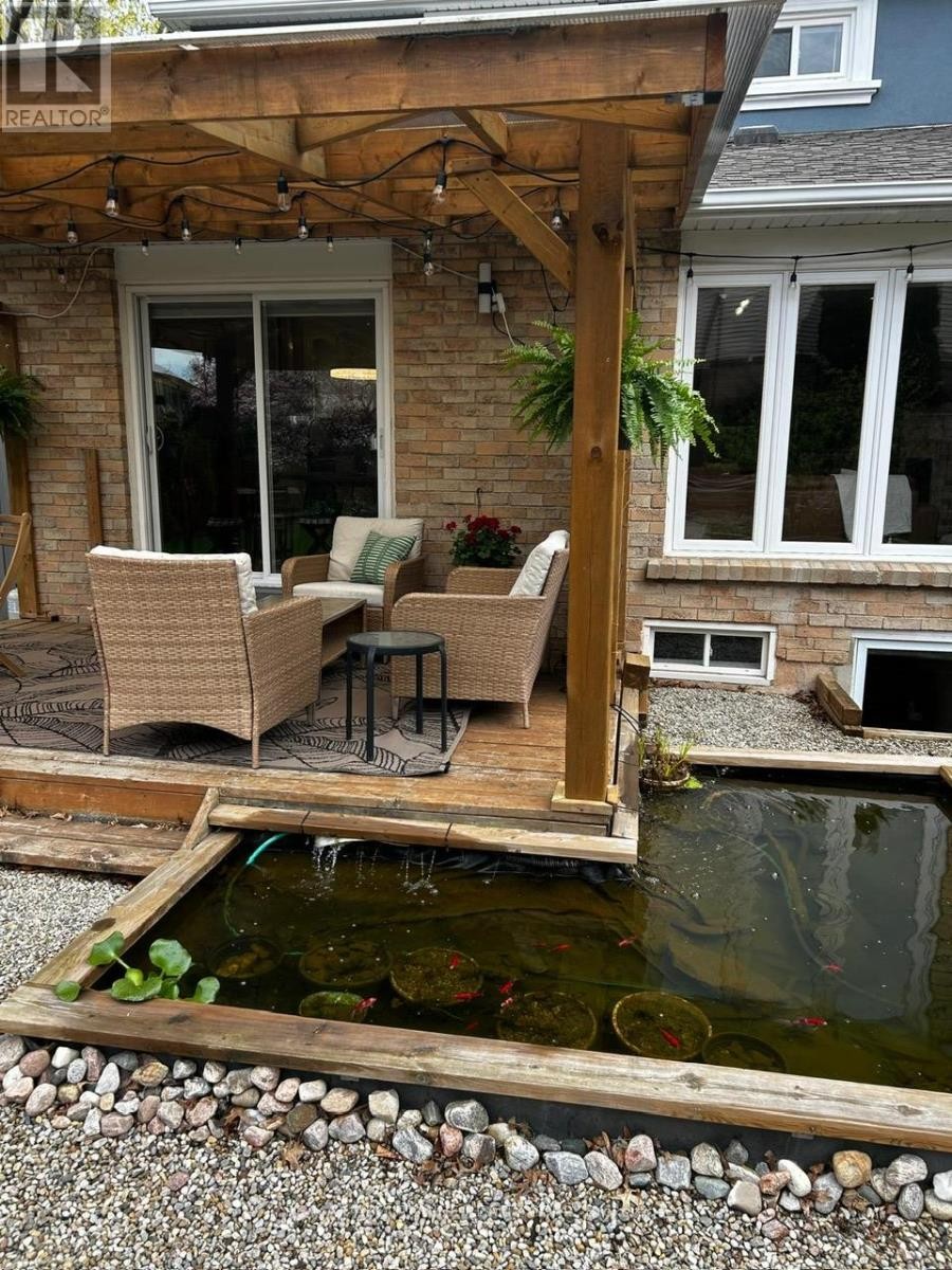 












395 MAIDSTONE CRESCENT

,
Oakville (GA Glen Abbey),




Ontario
L6M1C1

