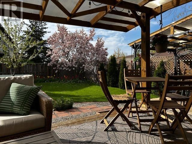 












395 MAIDSTONE CRESCENT

,
Oakville (GA Glen Abbey),




Ontario
L6M1C1

