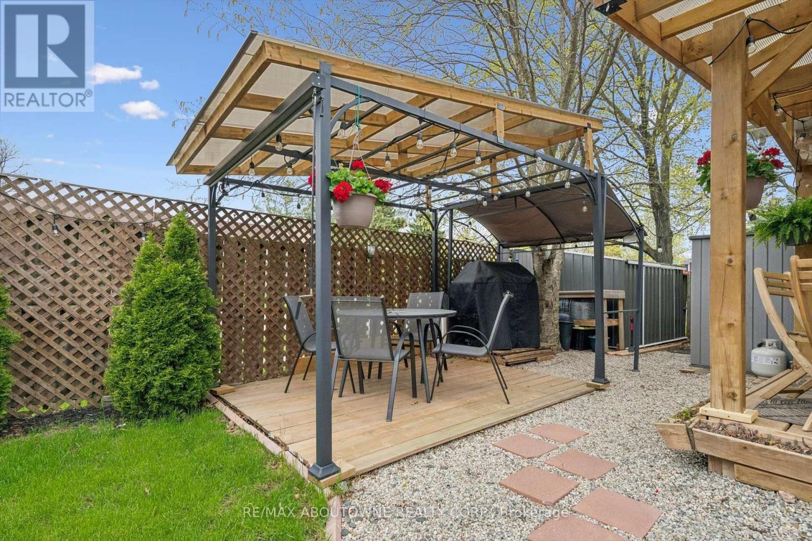 












395 MAIDSTONE CRESCENT

,
Oakville (GA Glen Abbey),




Ontario
L6M1C1

