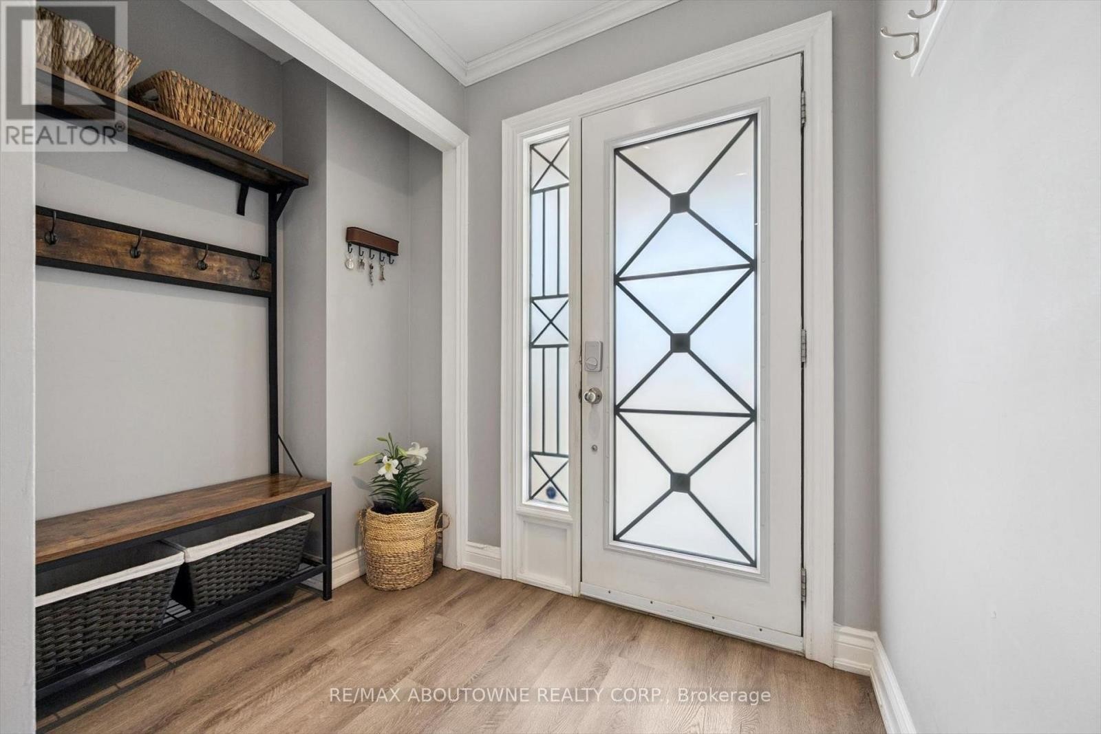 












395 MAIDSTONE CRESCENT

,
Oakville (GA Glen Abbey),




Ontario
L6M1C1

