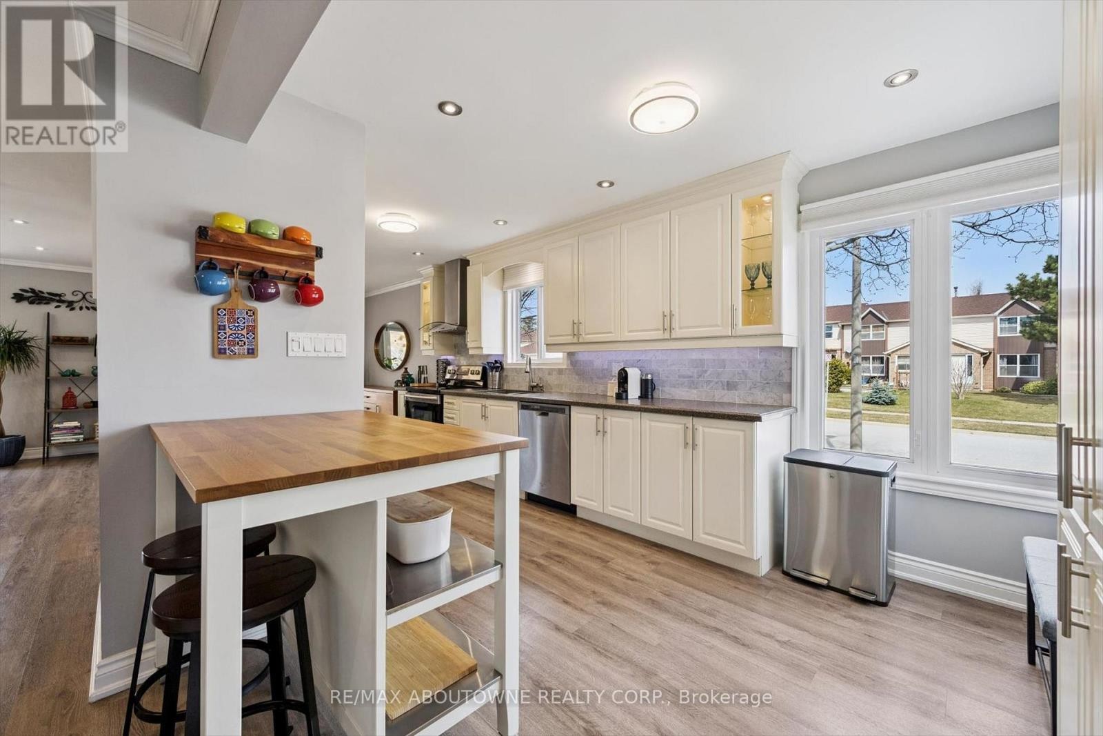 












395 MAIDSTONE CRESCENT

,
Oakville (GA Glen Abbey),




Ontario
L6M1C1

