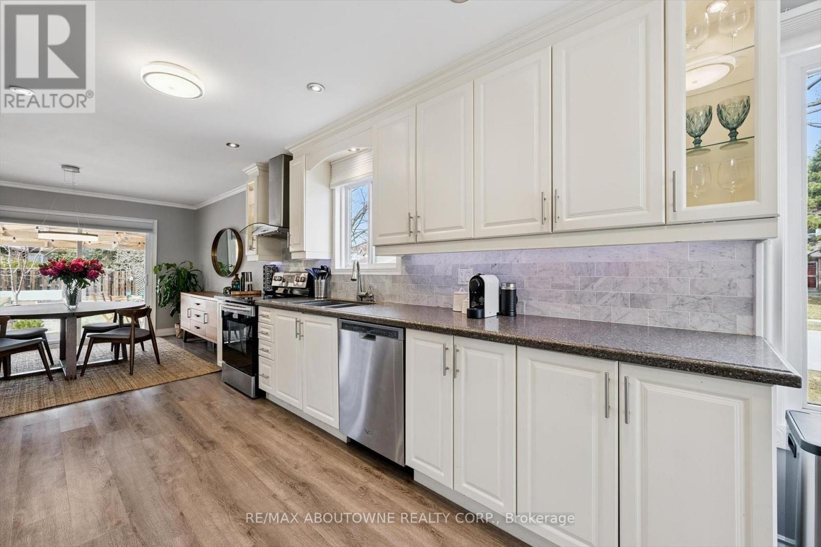 












395 MAIDSTONE CRESCENT

,
Oakville (GA Glen Abbey),




Ontario
L6M1C1

