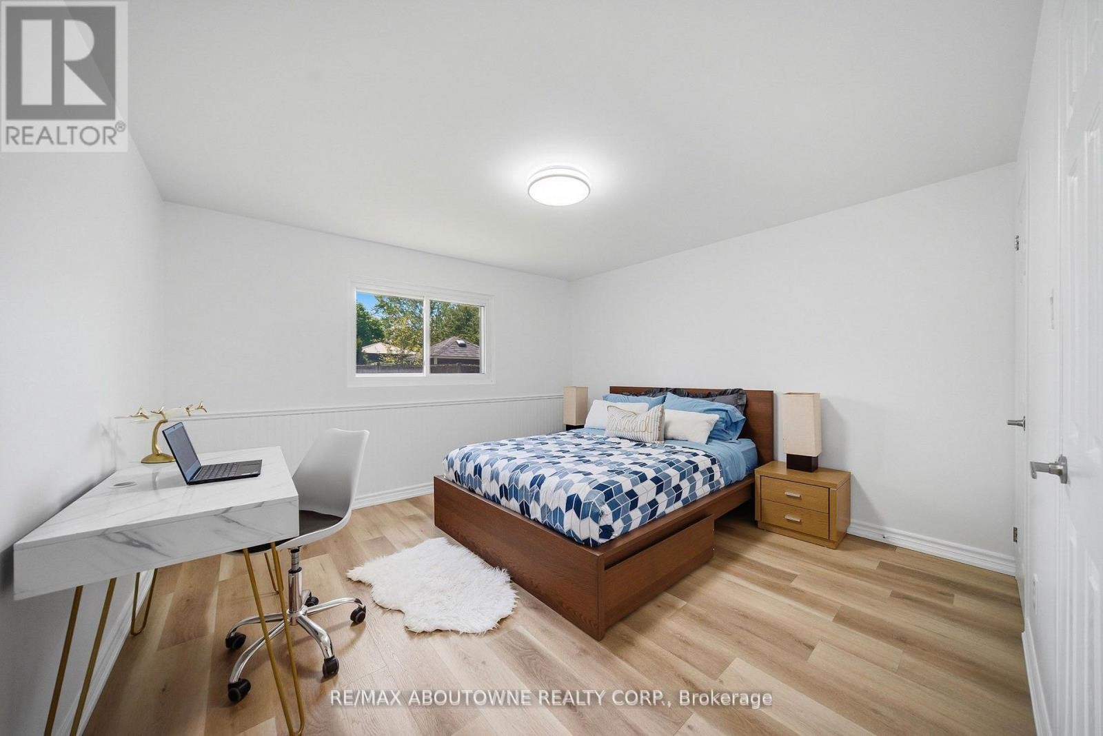 












2306 DEVON ROAD

,
Oakville (FD Ford),




Ontario
L6J5R4

