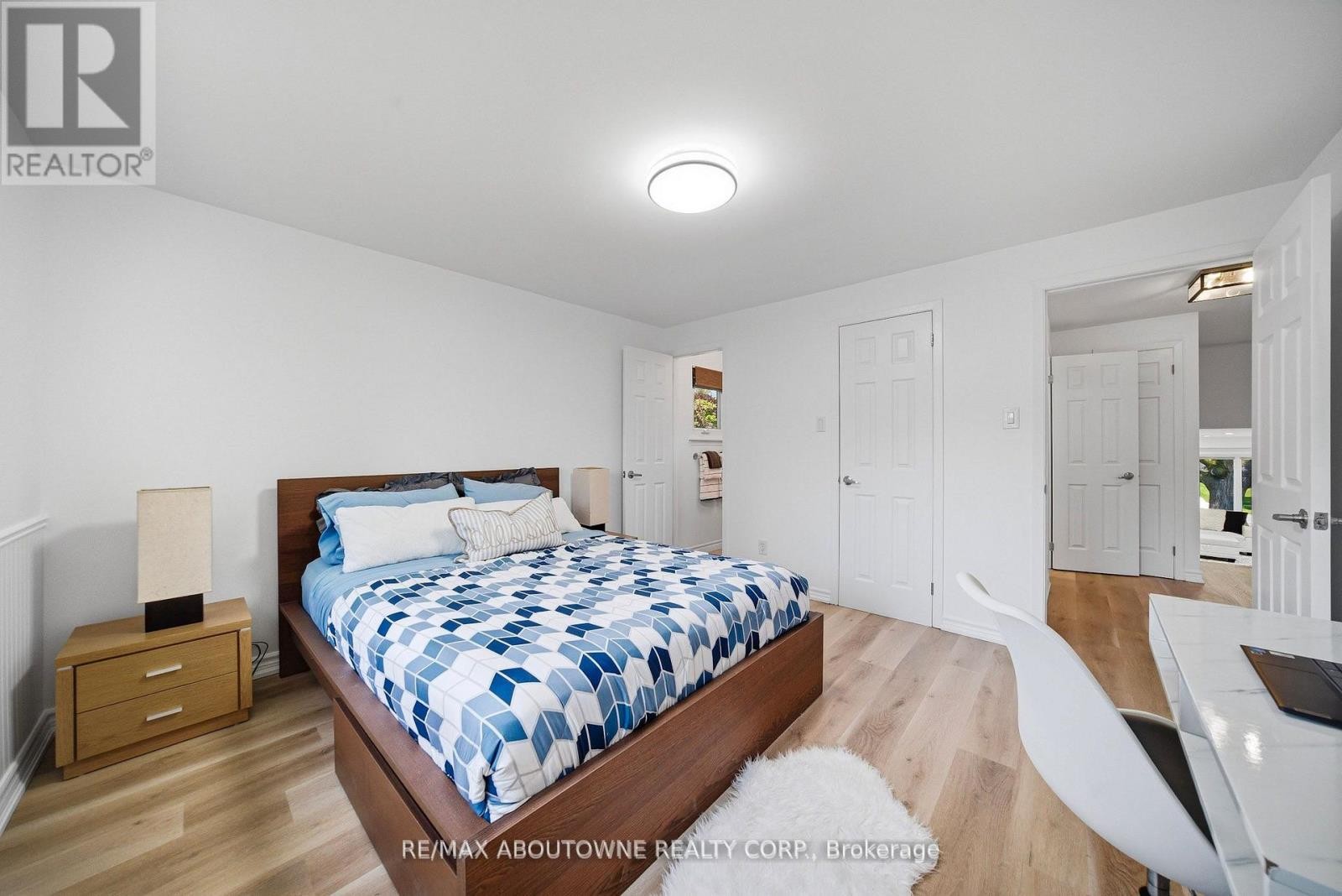 












2306 DEVON ROAD

,
Oakville (FD Ford),




Ontario
L6J5R4

