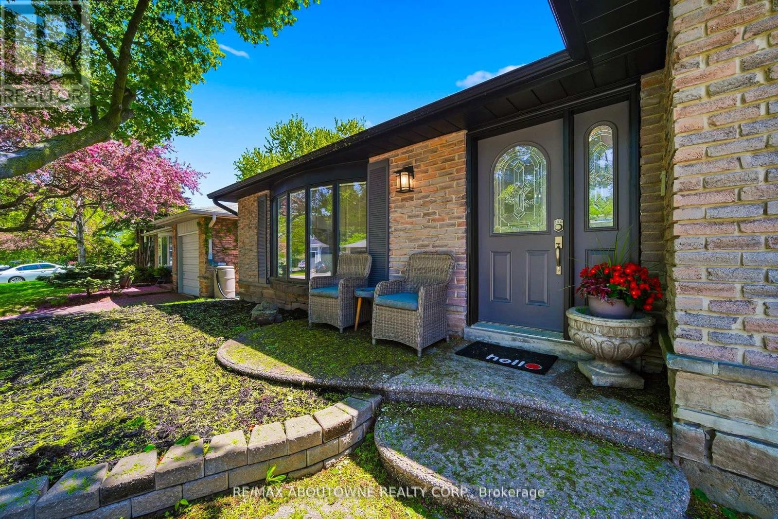 












2306 DEVON ROAD

,
Oakville (FD Ford),




Ontario
L6J5R4

