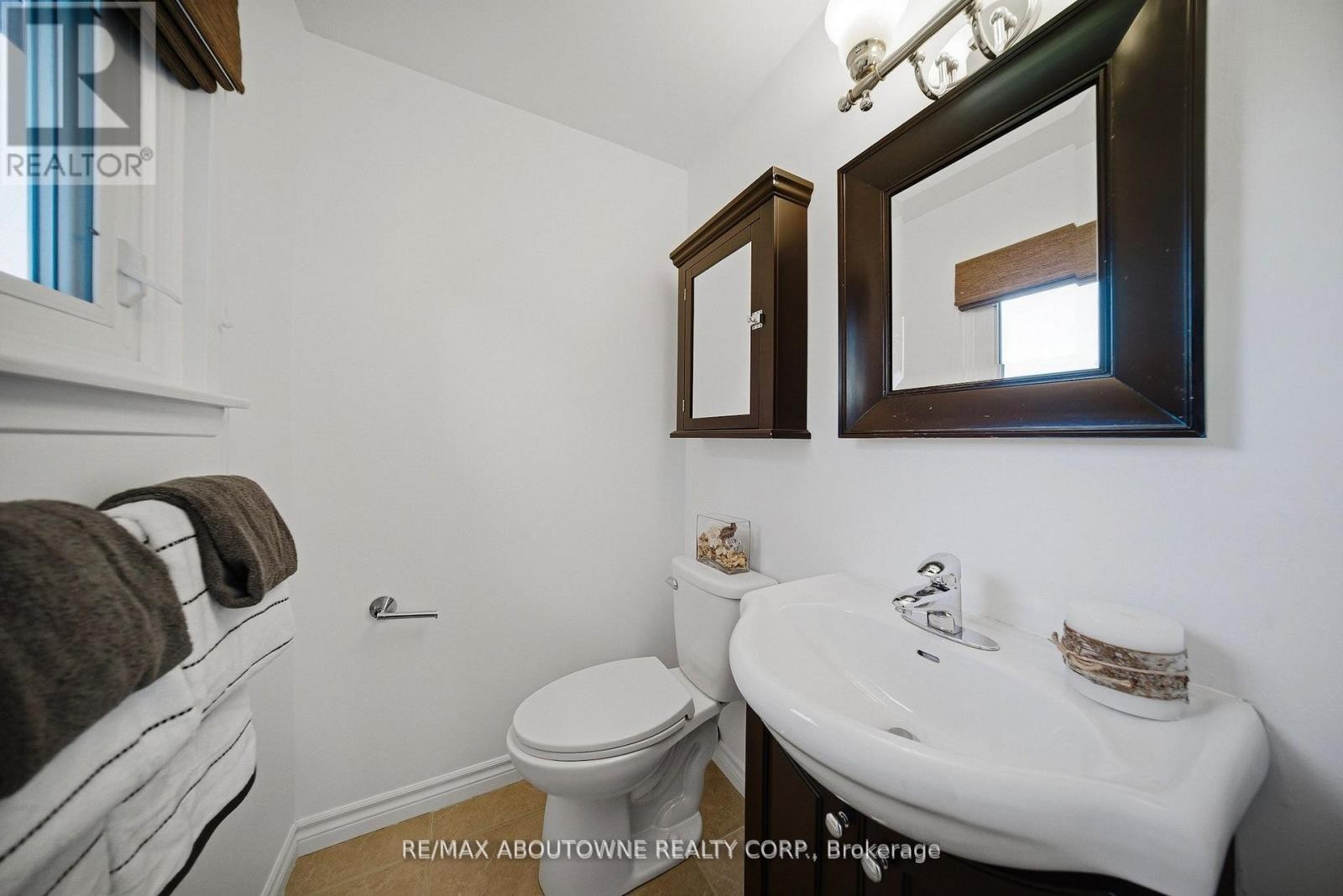 












2306 DEVON ROAD

,
Oakville (FD Ford),




Ontario
L6J5R4

