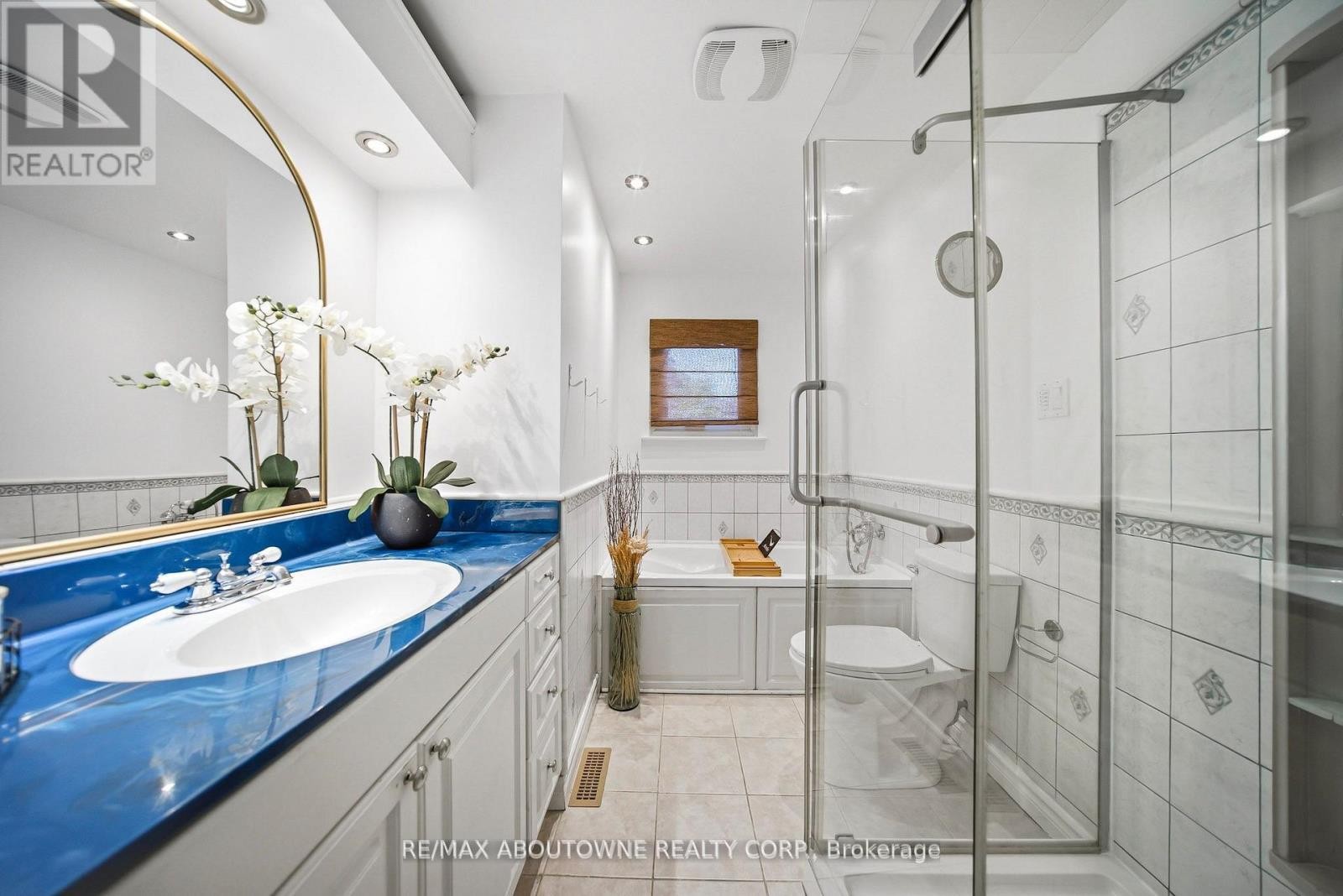 












2306 DEVON ROAD

,
Oakville (FD Ford),




Ontario
L6J5R4

