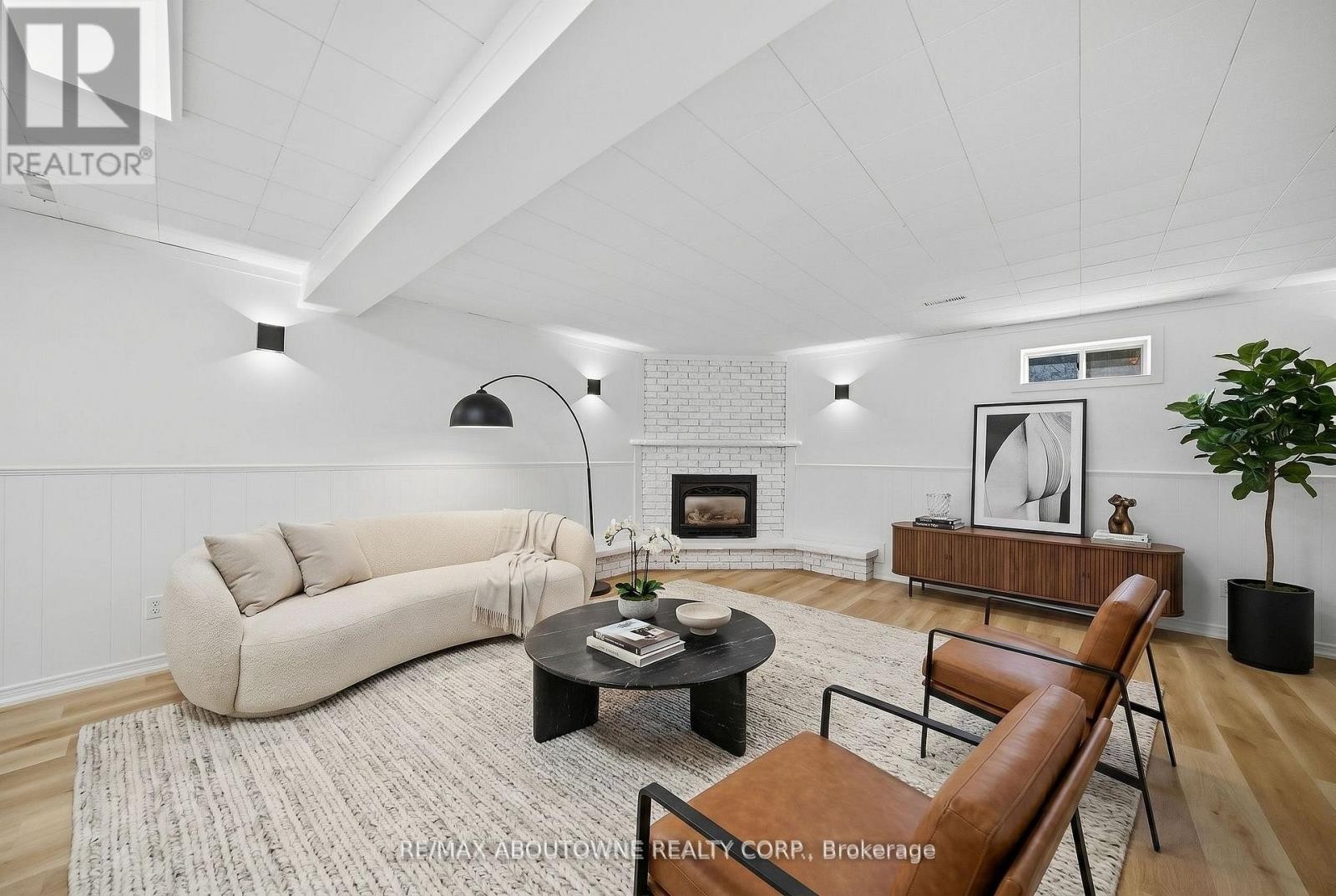 












2306 DEVON ROAD

,
Oakville (FD Ford),




Ontario
L6J5R4

