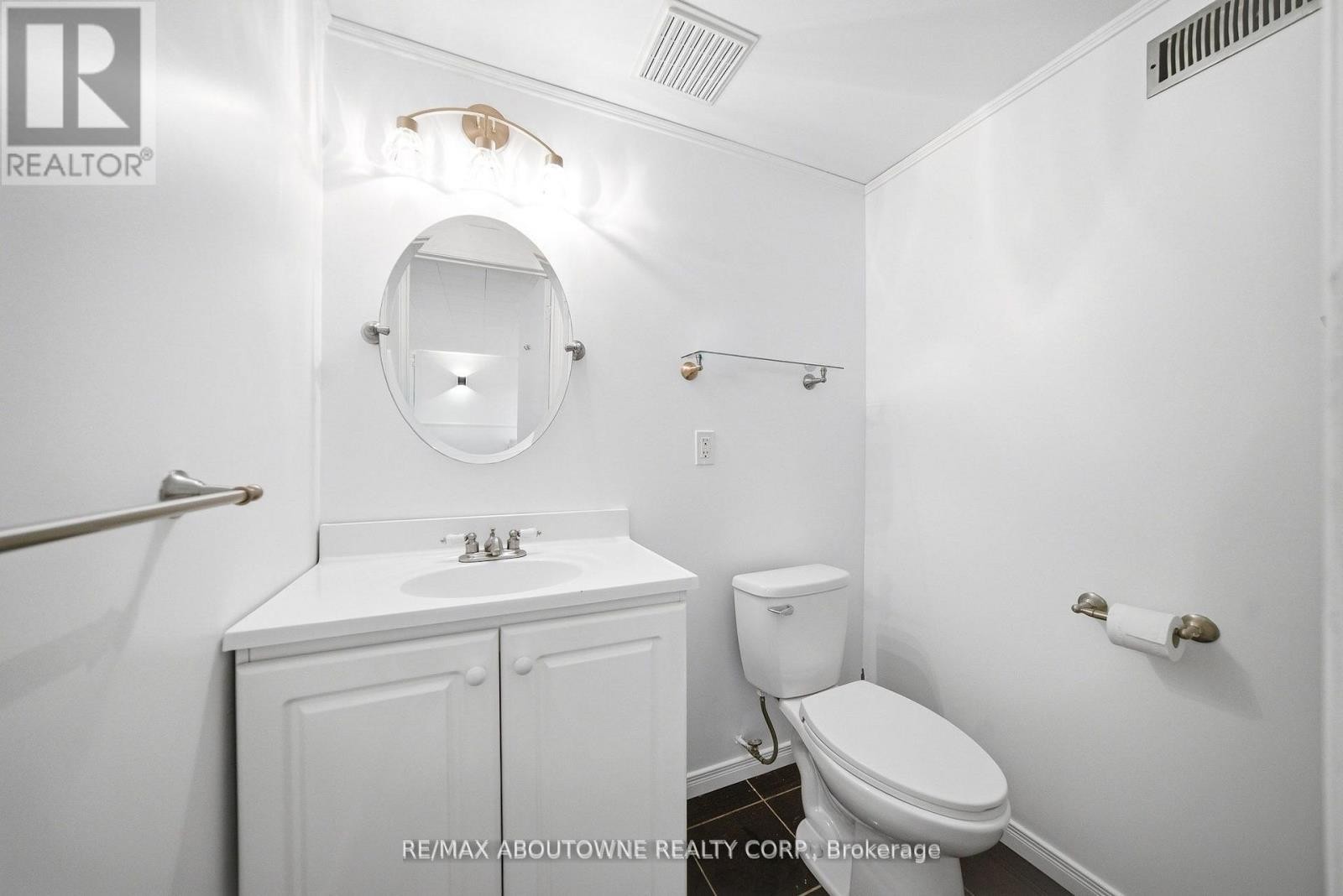 












2306 DEVON ROAD

,
Oakville (FD Ford),




Ontario
L6J5R4

