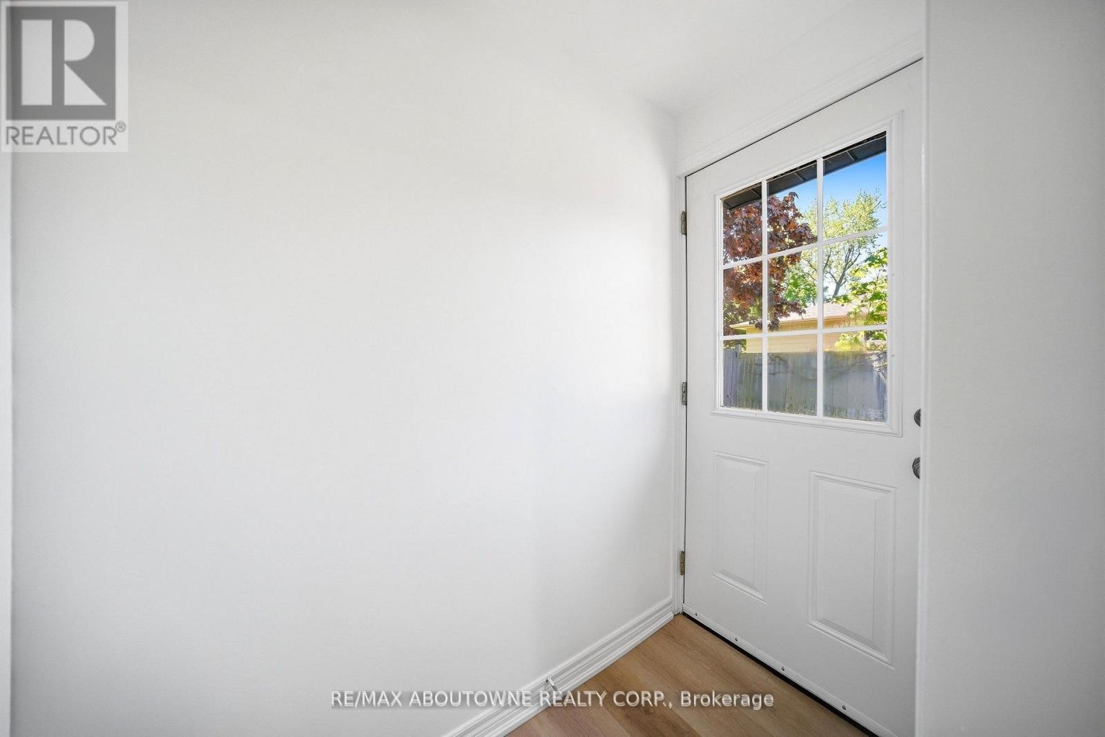 












2306 DEVON ROAD

,
Oakville (FD Ford),




Ontario
L6J5R4

