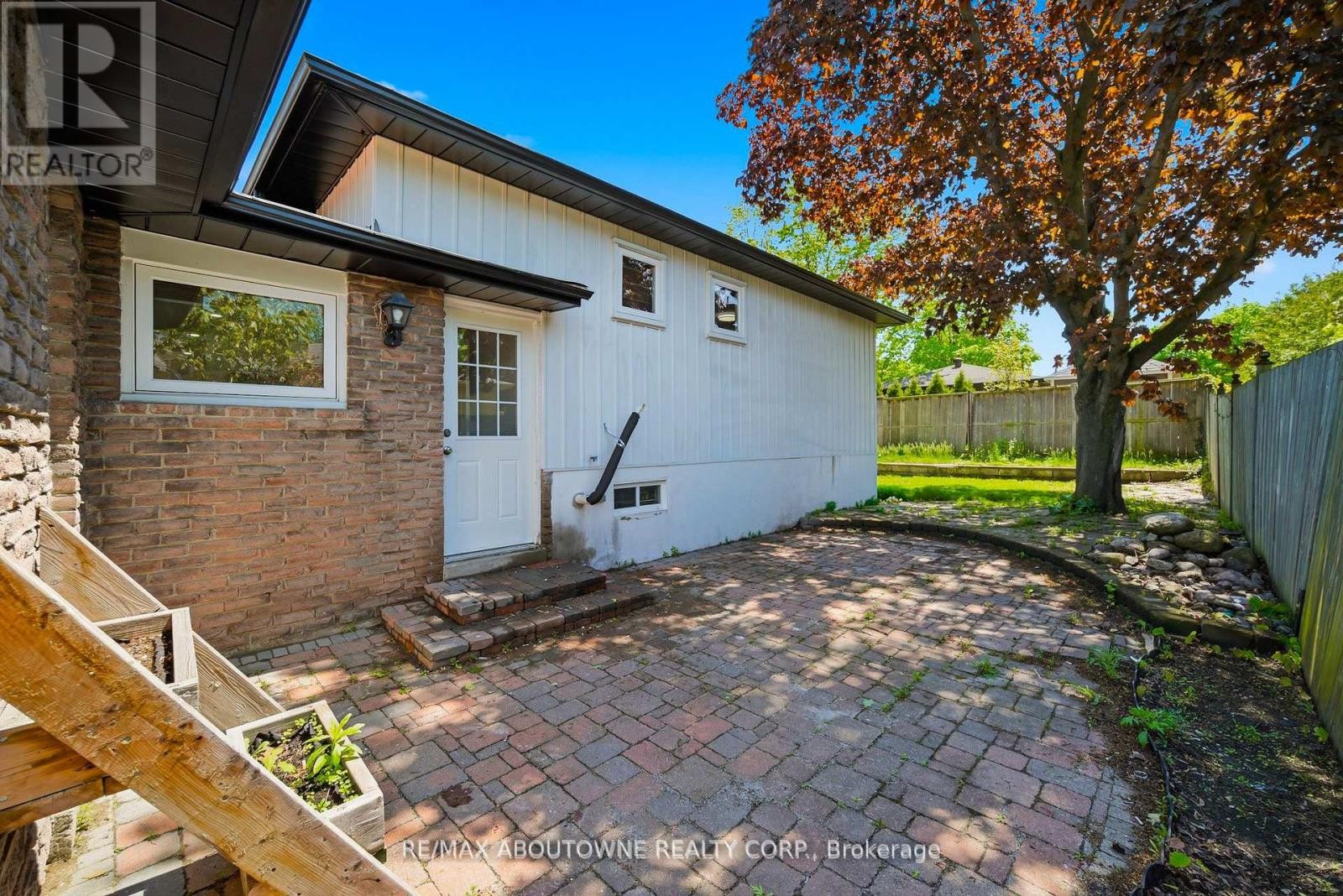 












2306 DEVON ROAD

,
Oakville (FD Ford),




Ontario
L6J5R4

