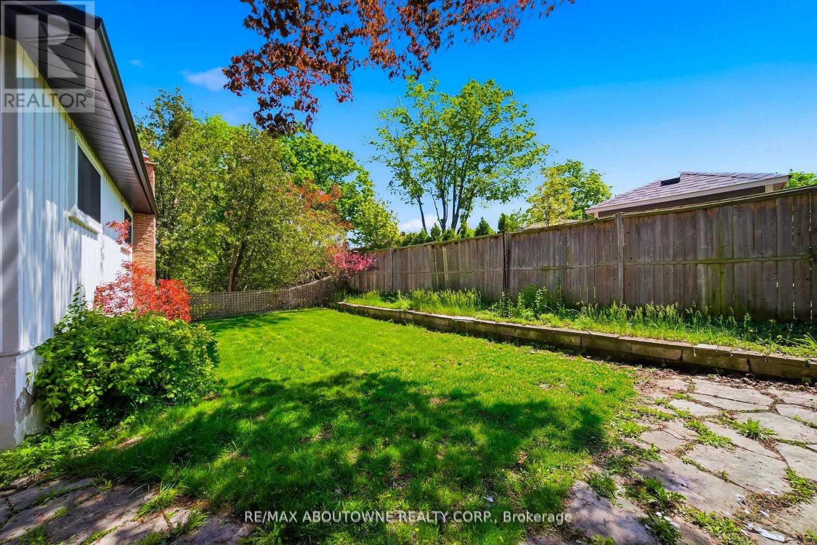 












2306 DEVON ROAD

,
Oakville (FD Ford),




Ontario
L6J5R4

