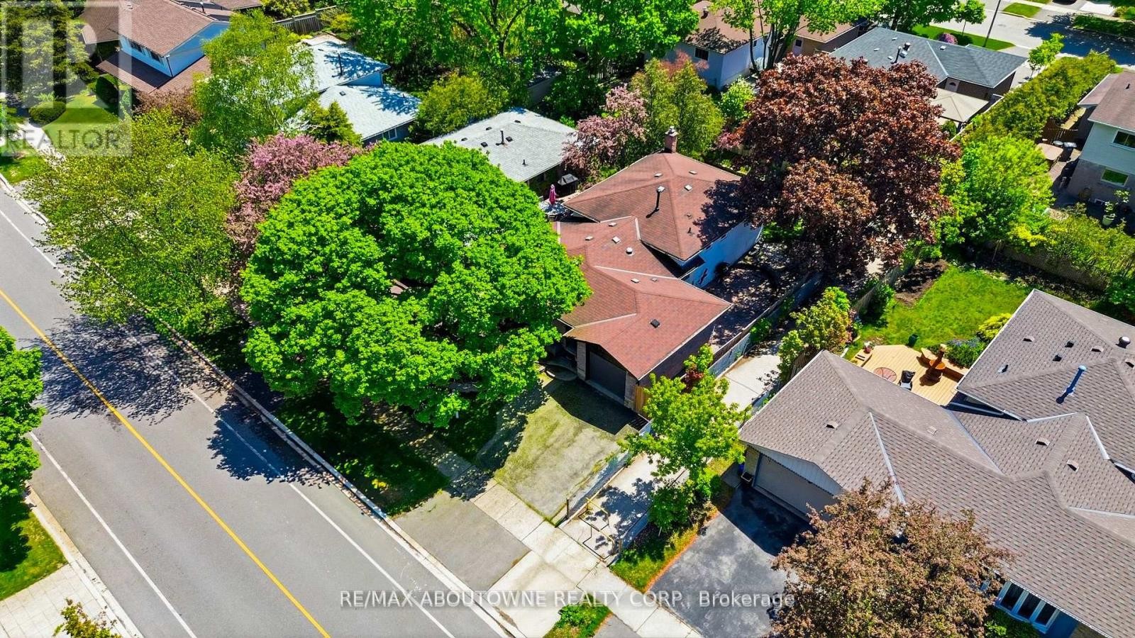 












2306 DEVON ROAD

,
Oakville (FD Ford),




Ontario
L6J5R4

