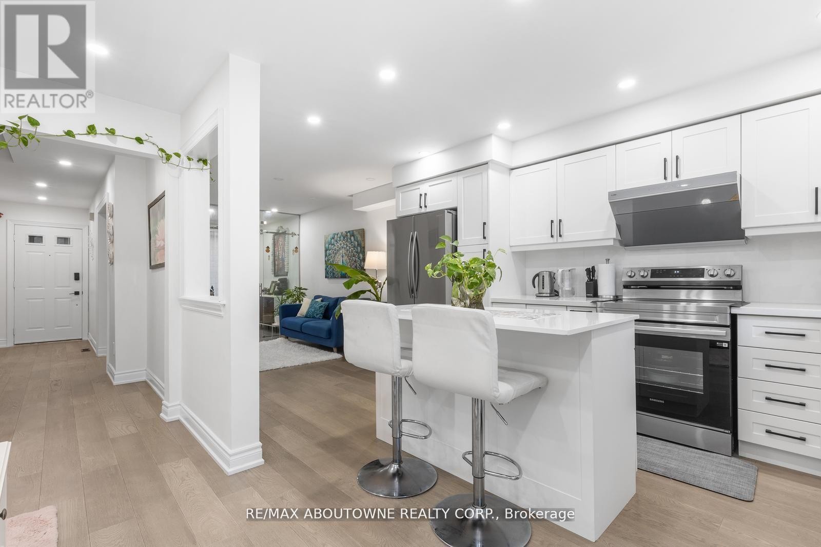 












1118 AVONDALE DRIVE

,
Oakville (WC Wedgewood Creek),




Ontario
L6H5L4

