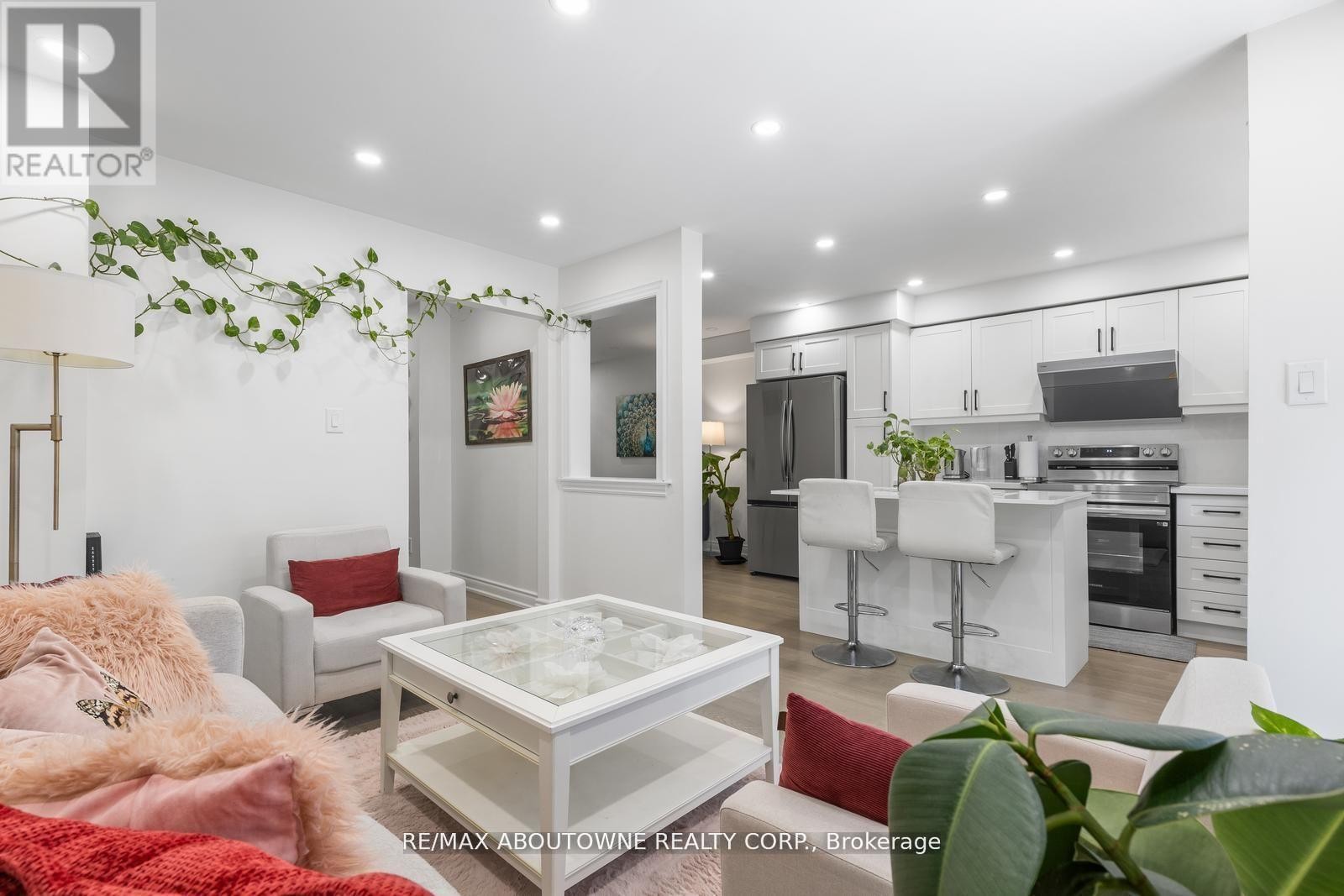












1118 AVONDALE DRIVE

,
Oakville (WC Wedgewood Creek),




Ontario
L6H5L4

