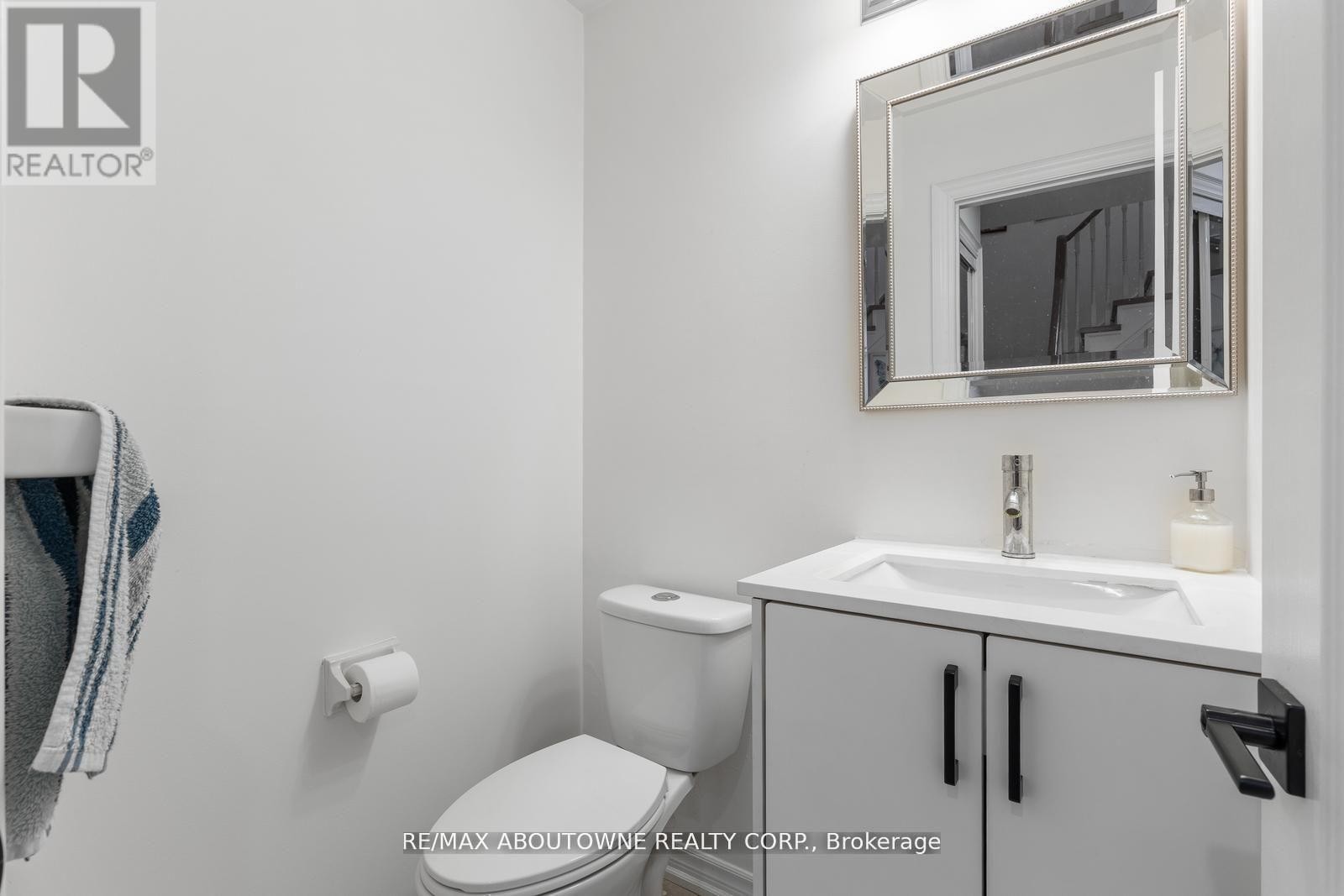 












1118 AVONDALE DRIVE

,
Oakville (WC Wedgewood Creek),




Ontario
L6H5L4

