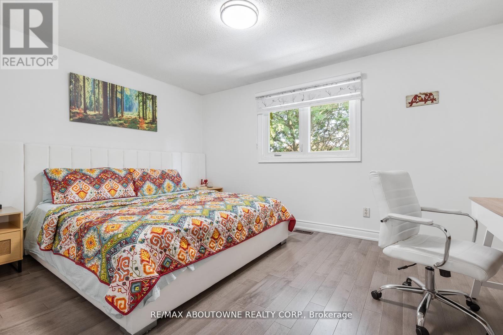 












1118 AVONDALE DRIVE

,
Oakville (WC Wedgewood Creek),




Ontario
L6H5L4

