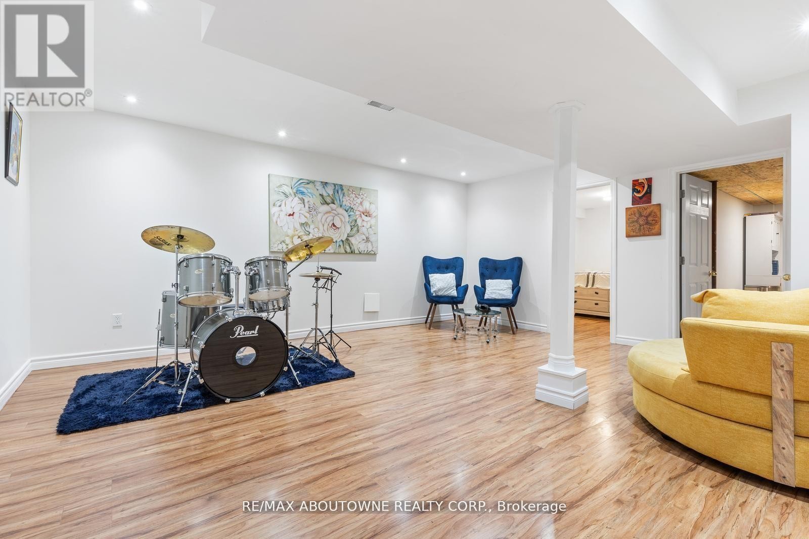 












1118 AVONDALE DRIVE

,
Oakville (WC Wedgewood Creek),




Ontario
L6H5L4


