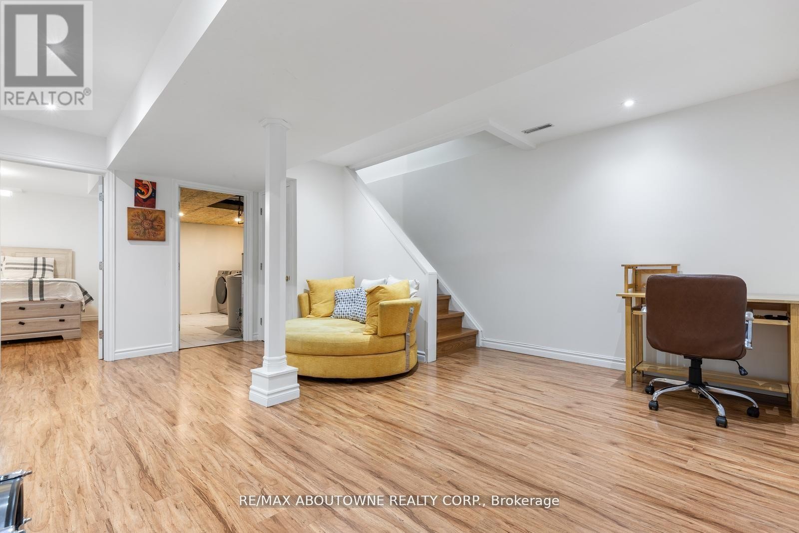












1118 AVONDALE DRIVE

,
Oakville (WC Wedgewood Creek),




Ontario
L6H5L4

