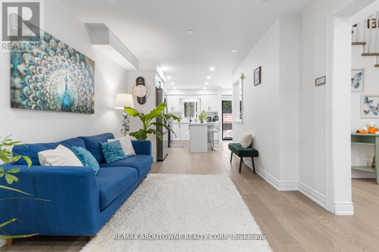 












1118 AVONDALE DRIVE

,
Oakville (WC Wedgewood Creek),




Ontario
L6H5L4

