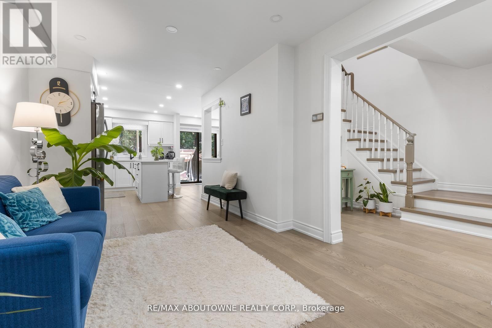 












1118 AVONDALE DRIVE

,
Oakville (WC Wedgewood Creek),




Ontario
L6H5L4

