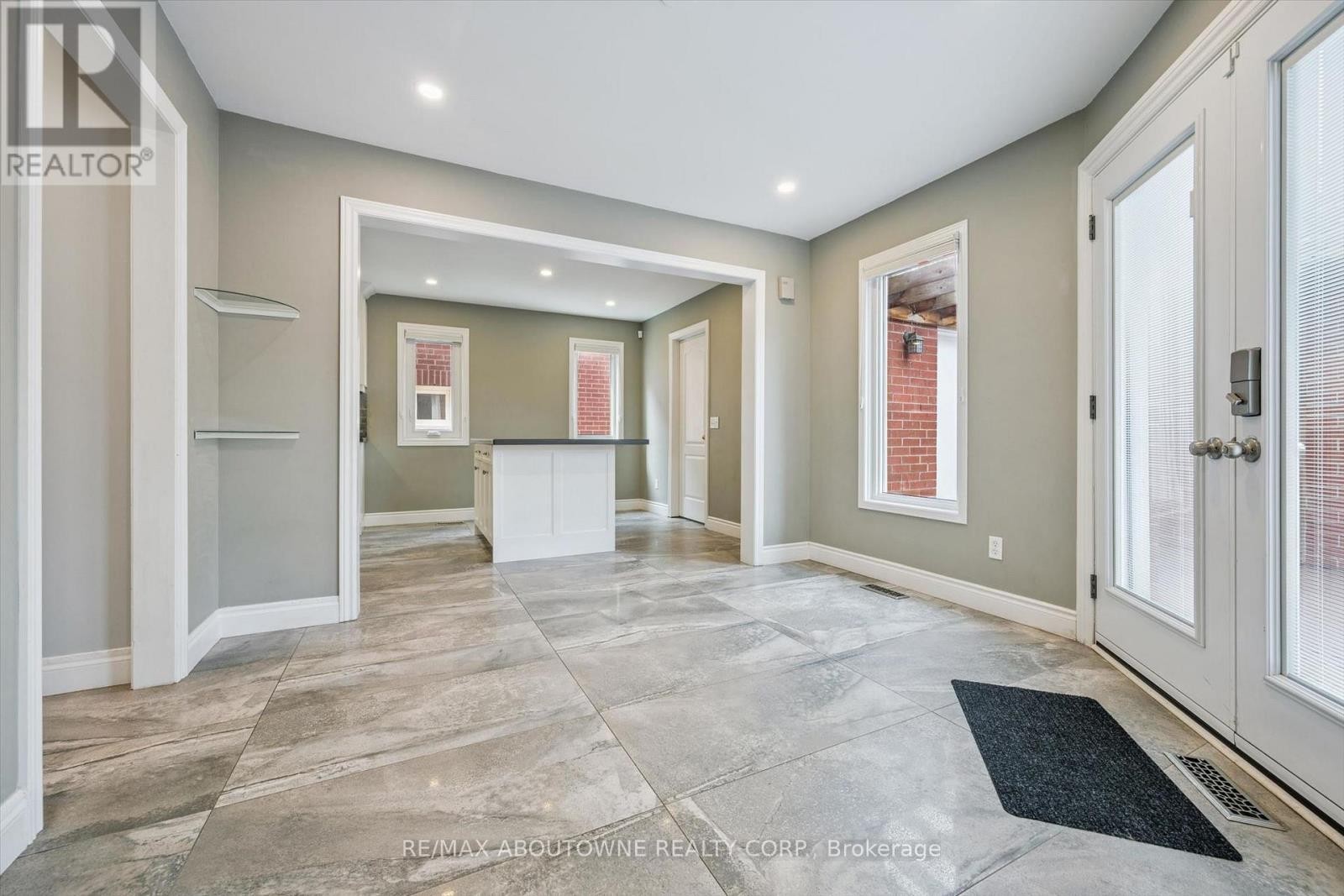 












2456 SIXTH LINE

,
Oakville (RO River Oaks),




Ontario
L6H5Z8

