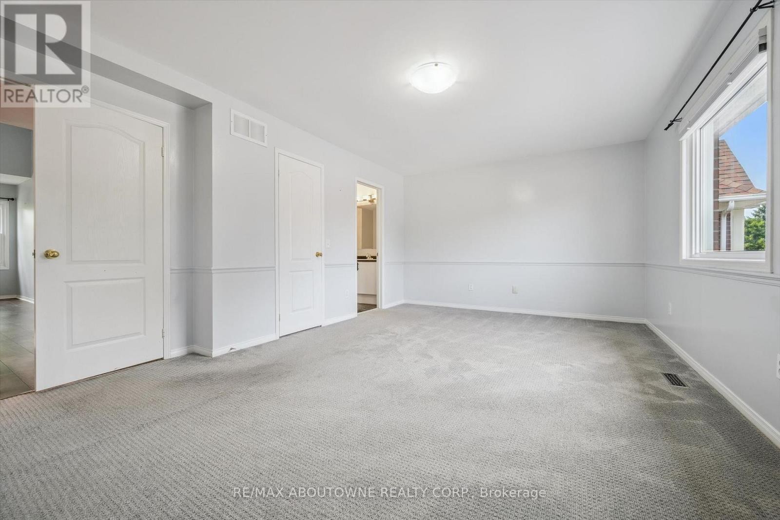












2456 SIXTH LINE

,
Oakville (RO River Oaks),




Ontario
L6H5Z8

