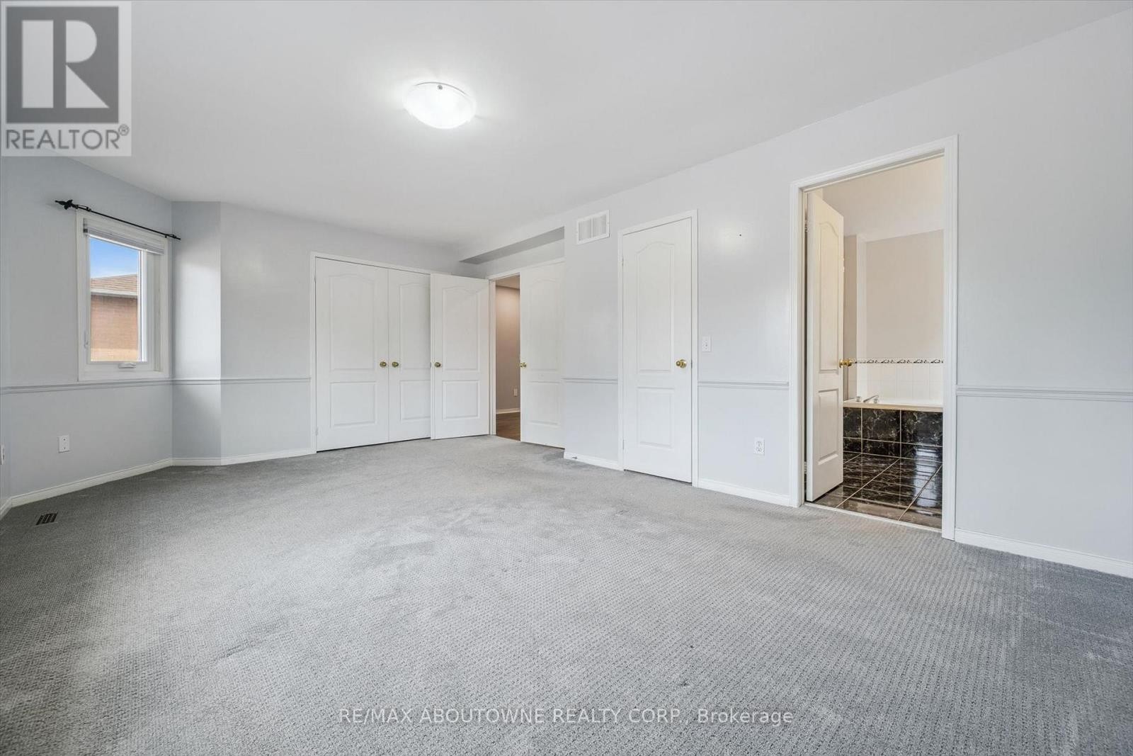 












2456 SIXTH LINE

,
Oakville (RO River Oaks),




Ontario
L6H5Z8

