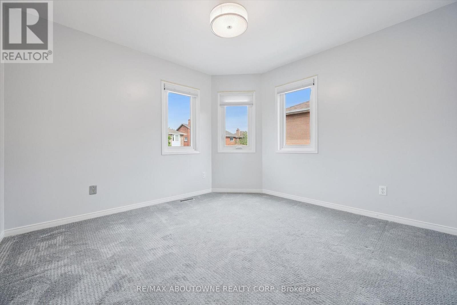 












2456 SIXTH LINE

,
Oakville (RO River Oaks),




Ontario
L6H5Z8

