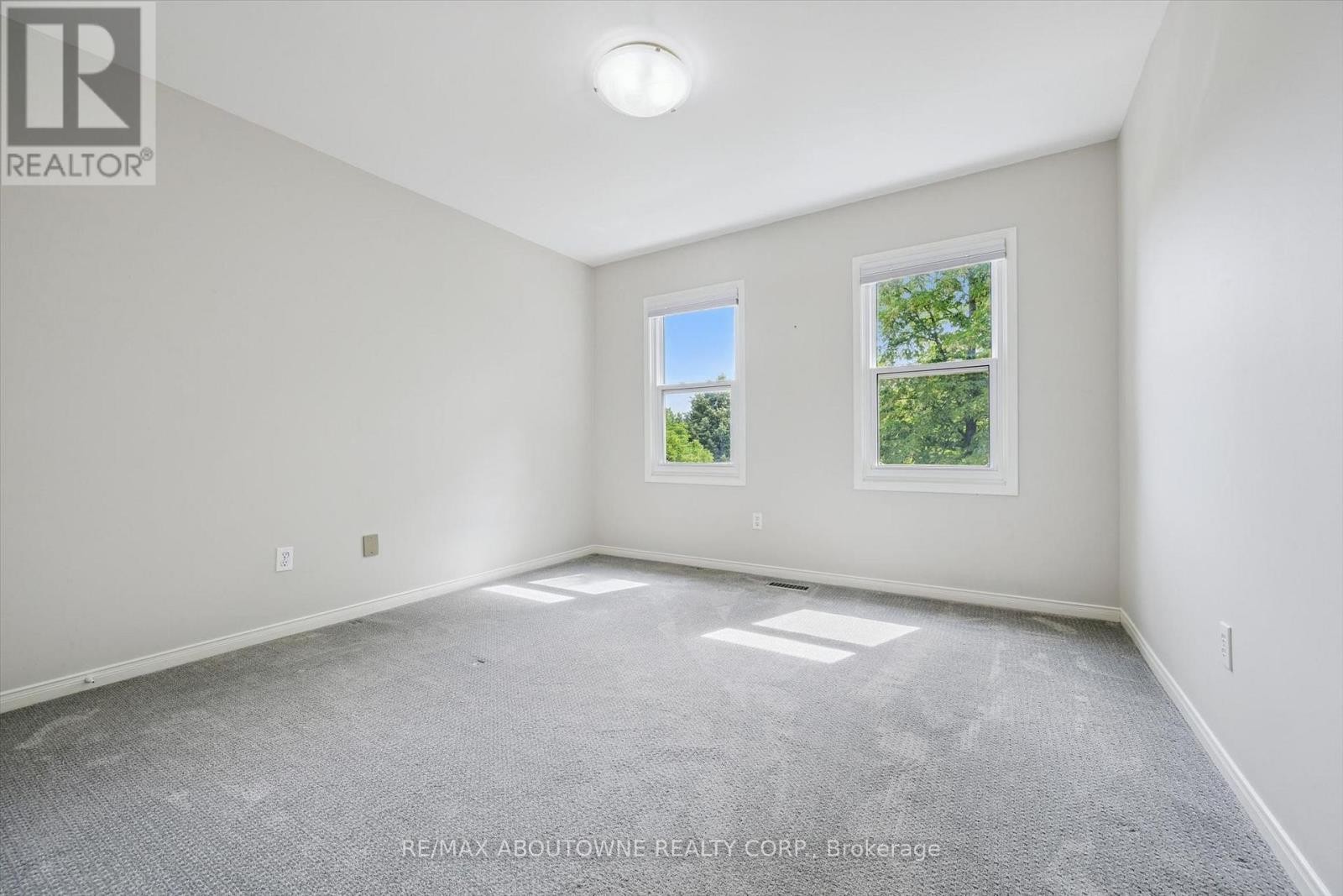 












2456 SIXTH LINE

,
Oakville (RO River Oaks),




Ontario
L6H5Z8

