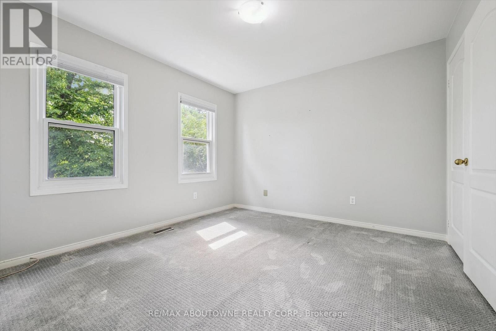 












2456 SIXTH LINE

,
Oakville (RO River Oaks),




Ontario
L6H5Z8

