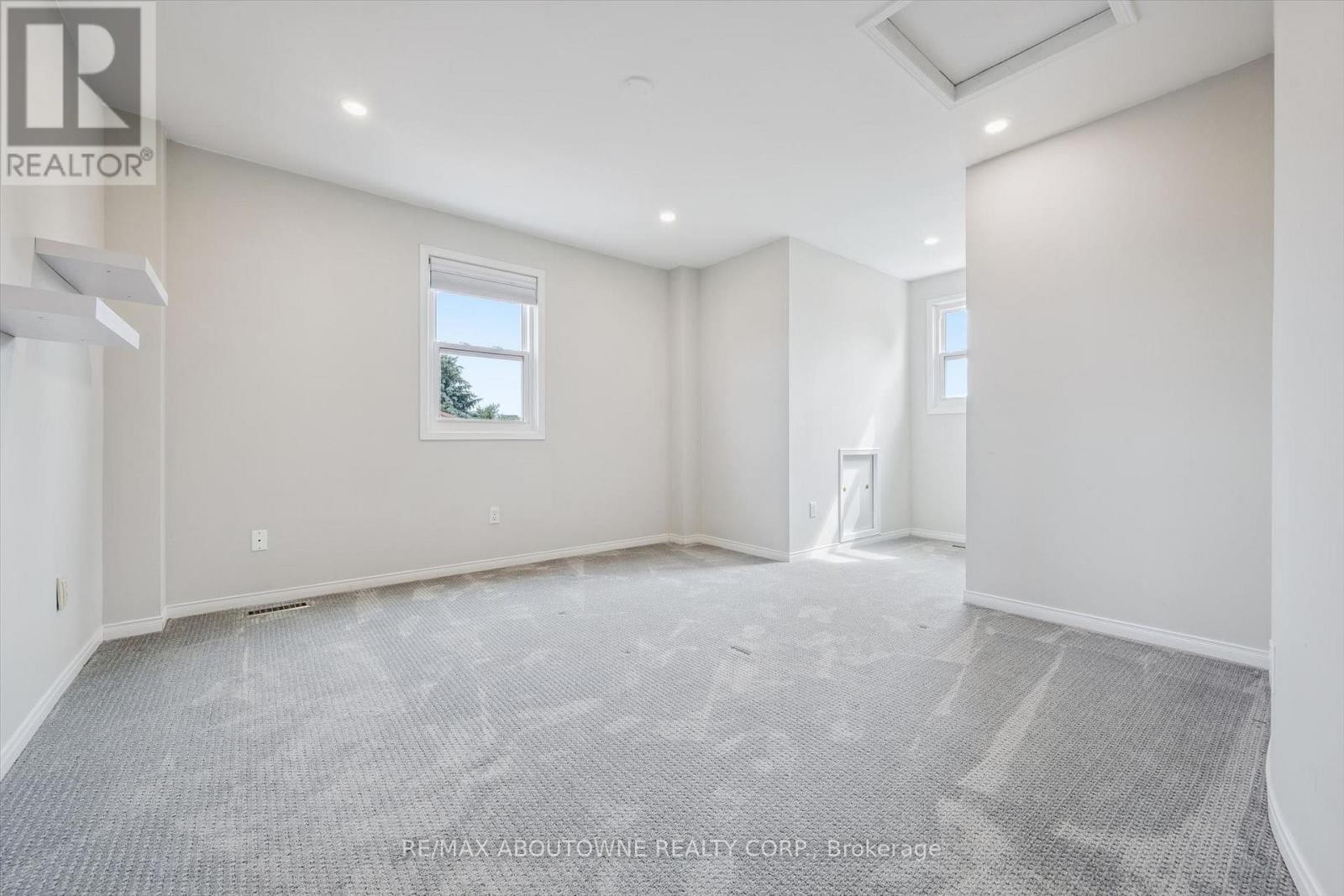 












2456 SIXTH LINE

,
Oakville (RO River Oaks),




Ontario
L6H5Z8

