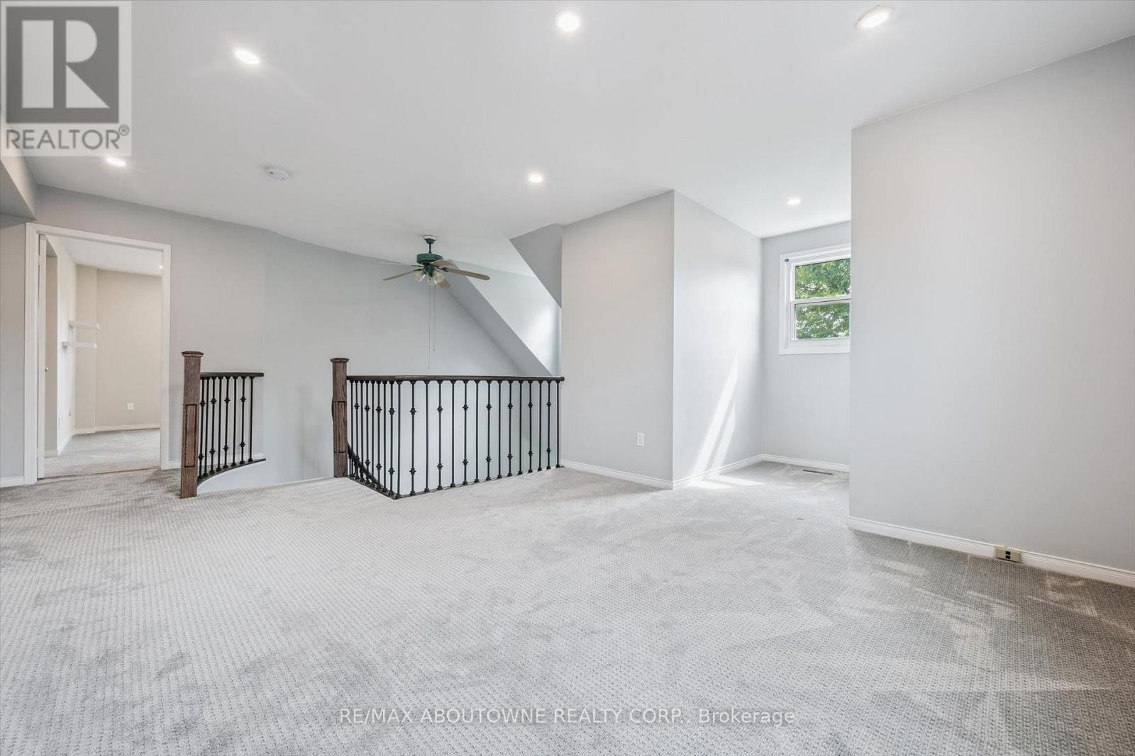 












2456 SIXTH LINE

,
Oakville (RO River Oaks),




Ontario
L6H5Z8

