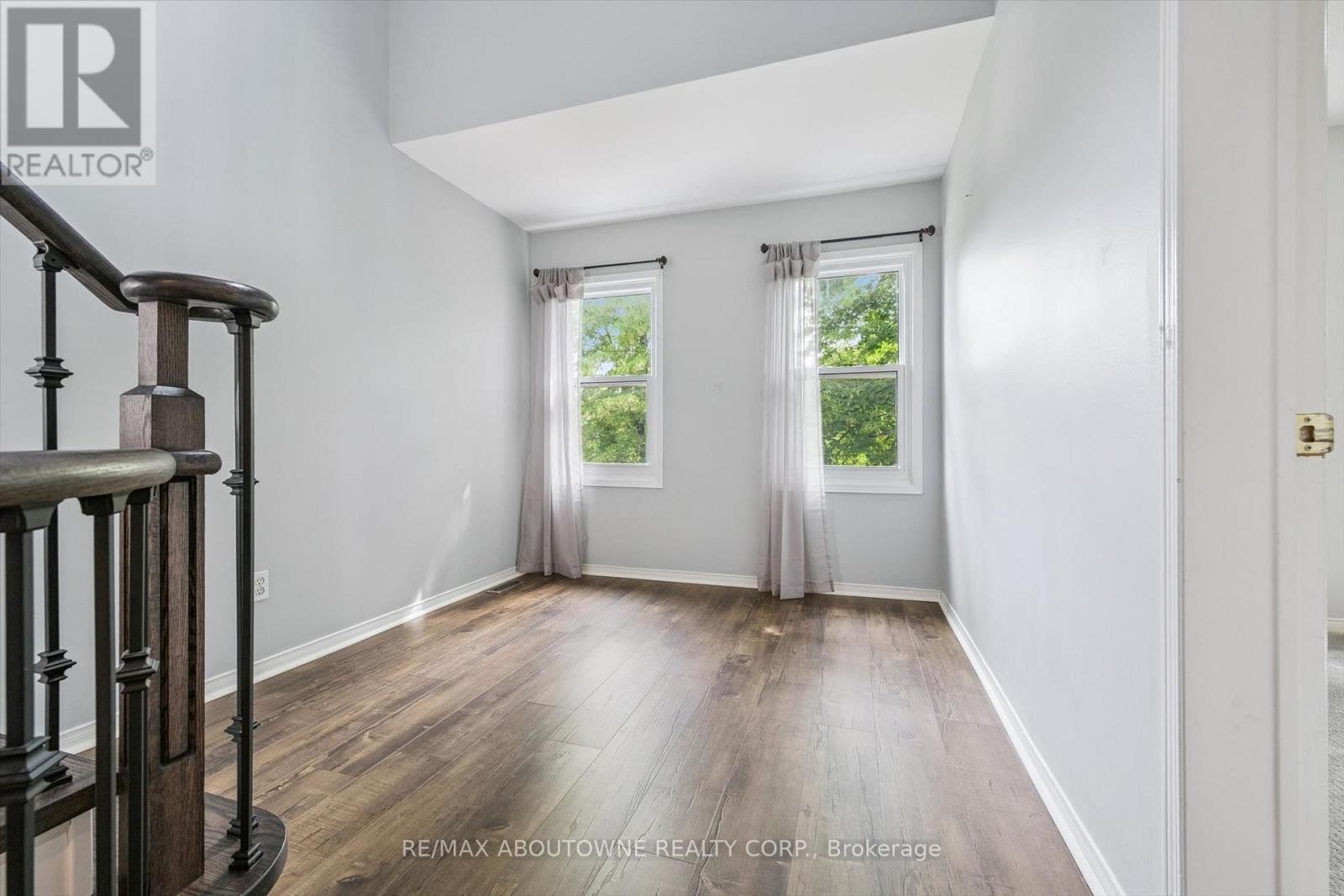 












2456 SIXTH LINE

,
Oakville (RO River Oaks),




Ontario
L6H5Z8

