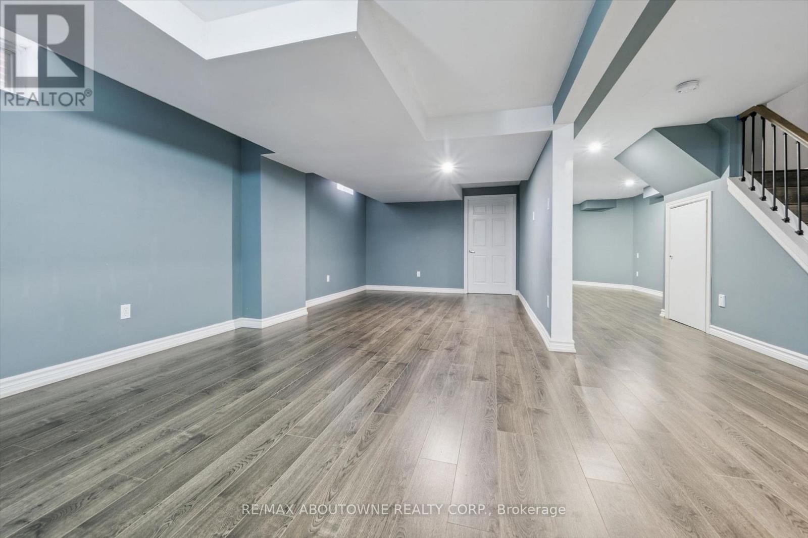 












2456 SIXTH LINE

,
Oakville (RO River Oaks),




Ontario
L6H5Z8

