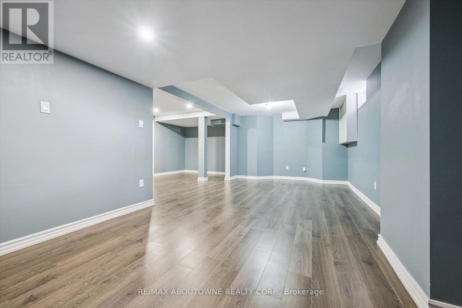 












2456 SIXTH LINE

,
Oakville (RO River Oaks),




Ontario
L6H5Z8

