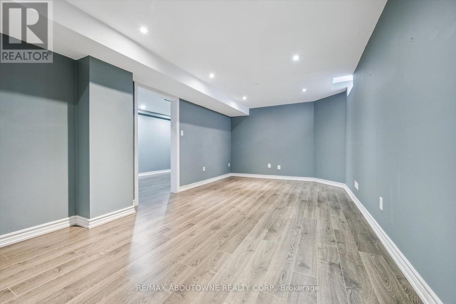 












2456 SIXTH LINE

,
Oakville (RO River Oaks),




Ontario
L6H5Z8

